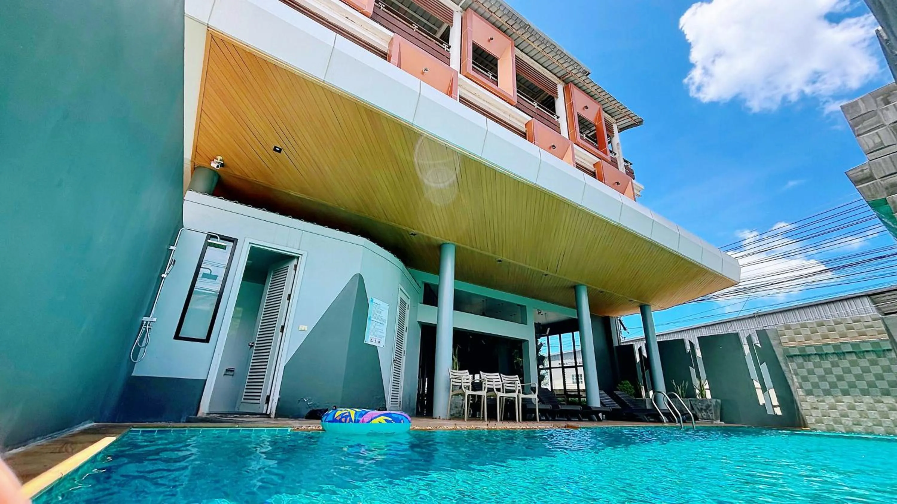 Property building in Ratana Hotel Sakdidet, PHUKET TOWN