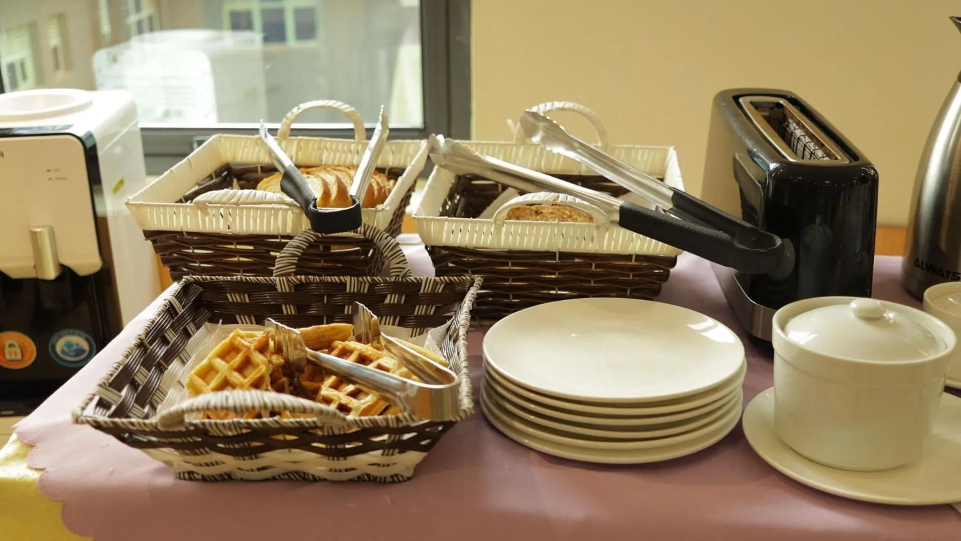 Breakfast in Tropical Plaza Apartments