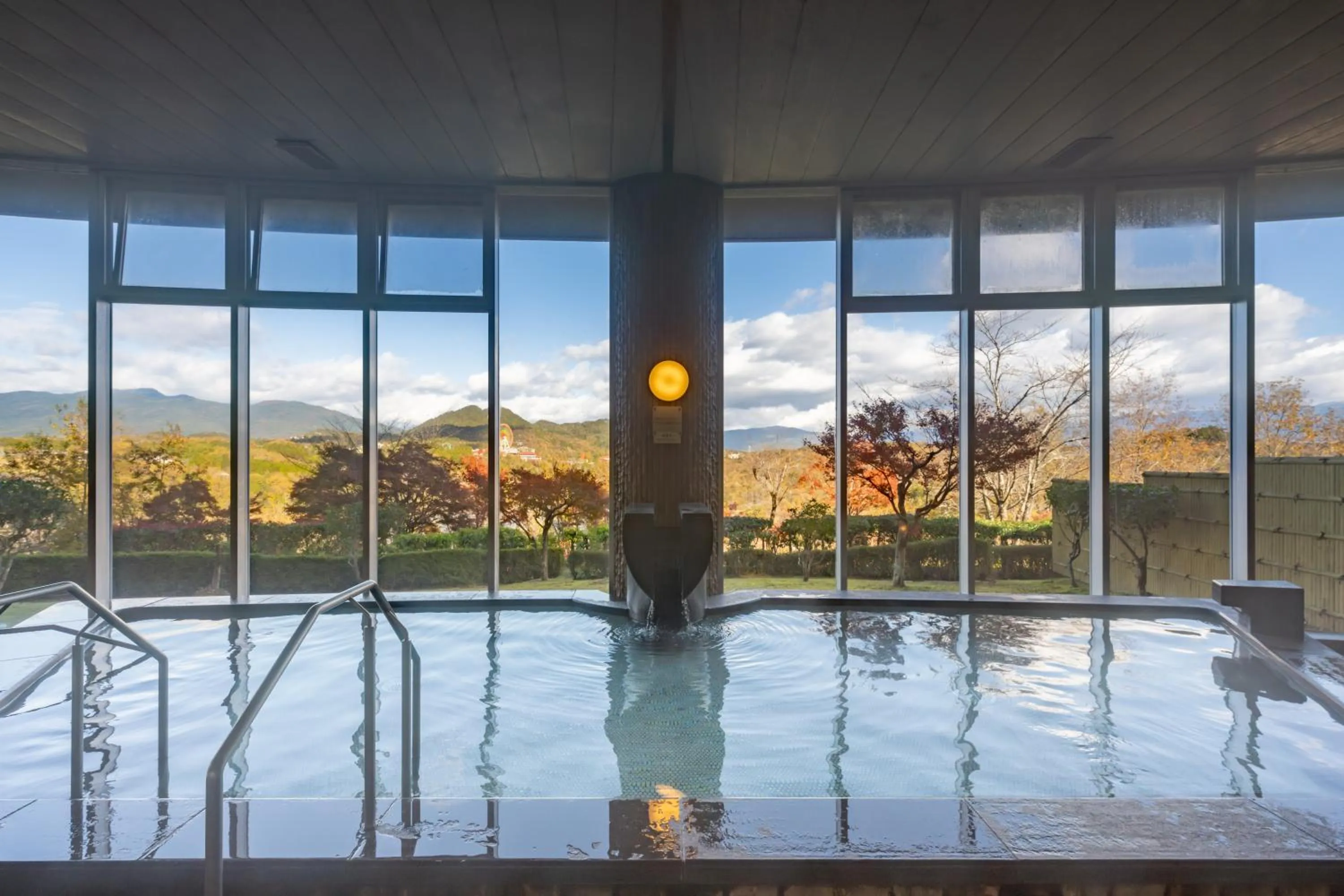 Hot Spring Bath in Enakyo Onsen Hotel Yuzuriha