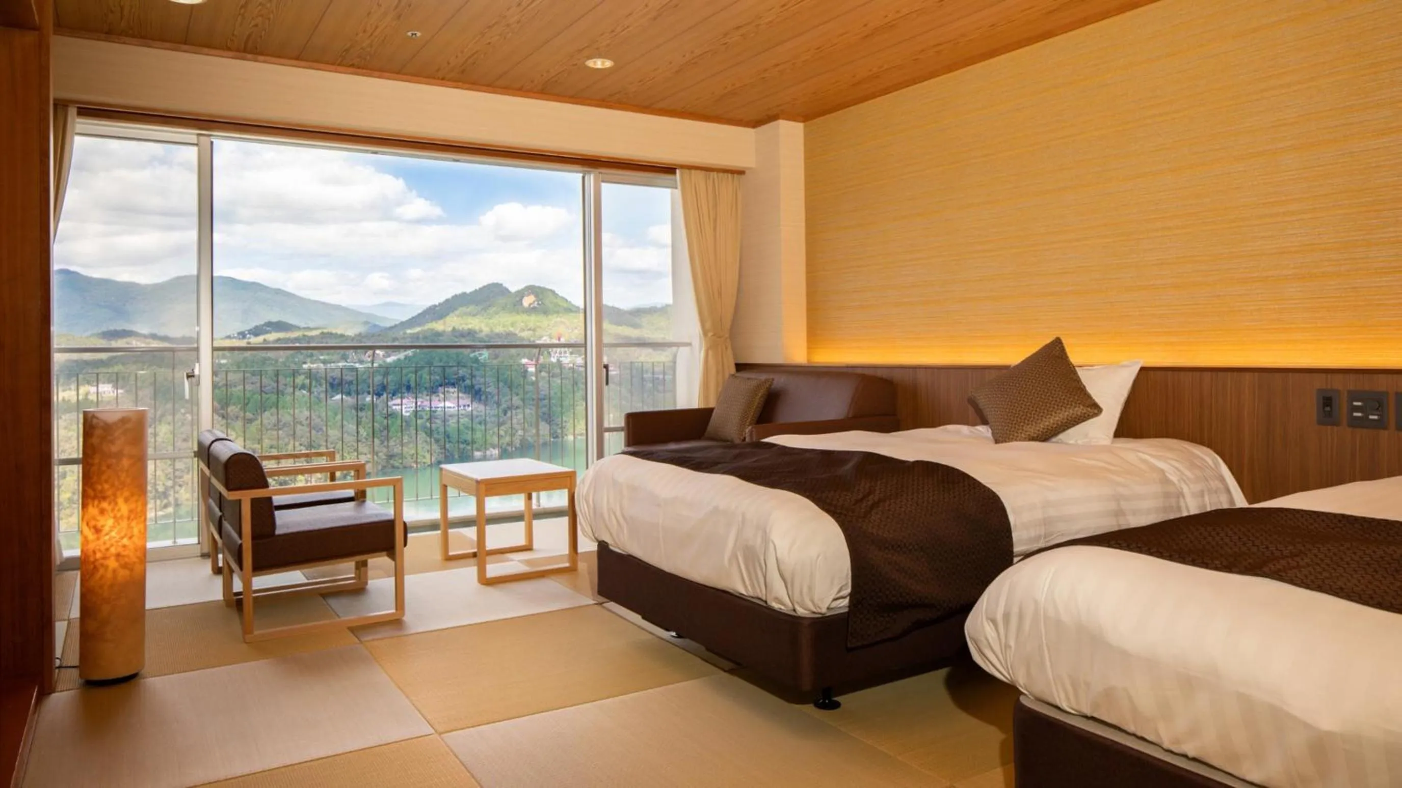 Photo of the whole room, Bed in Enakyo Onsen Hotel Yuzuriha