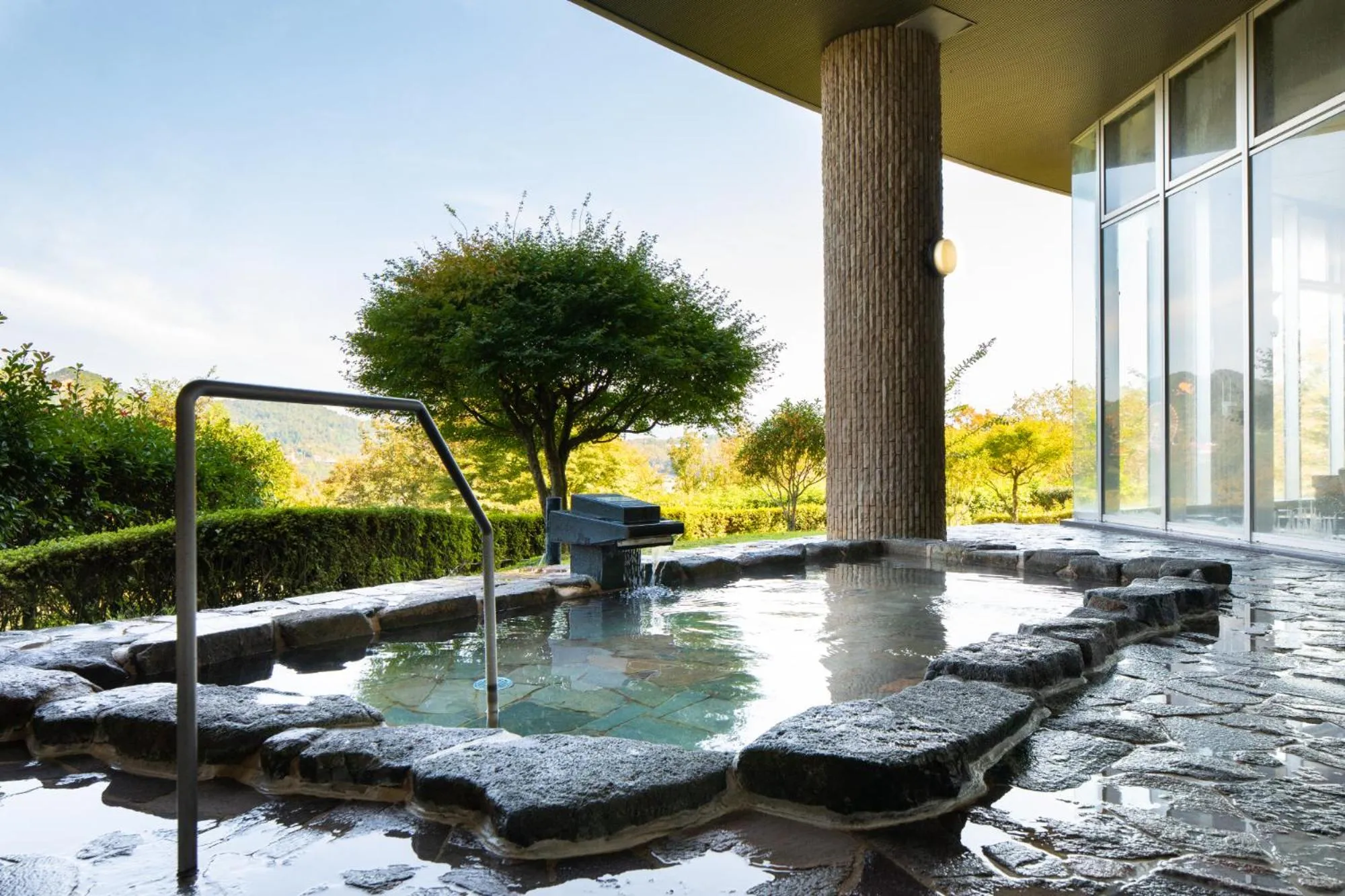 Hot Spring Bath in Enakyo Onsen Hotel Yuzuriha