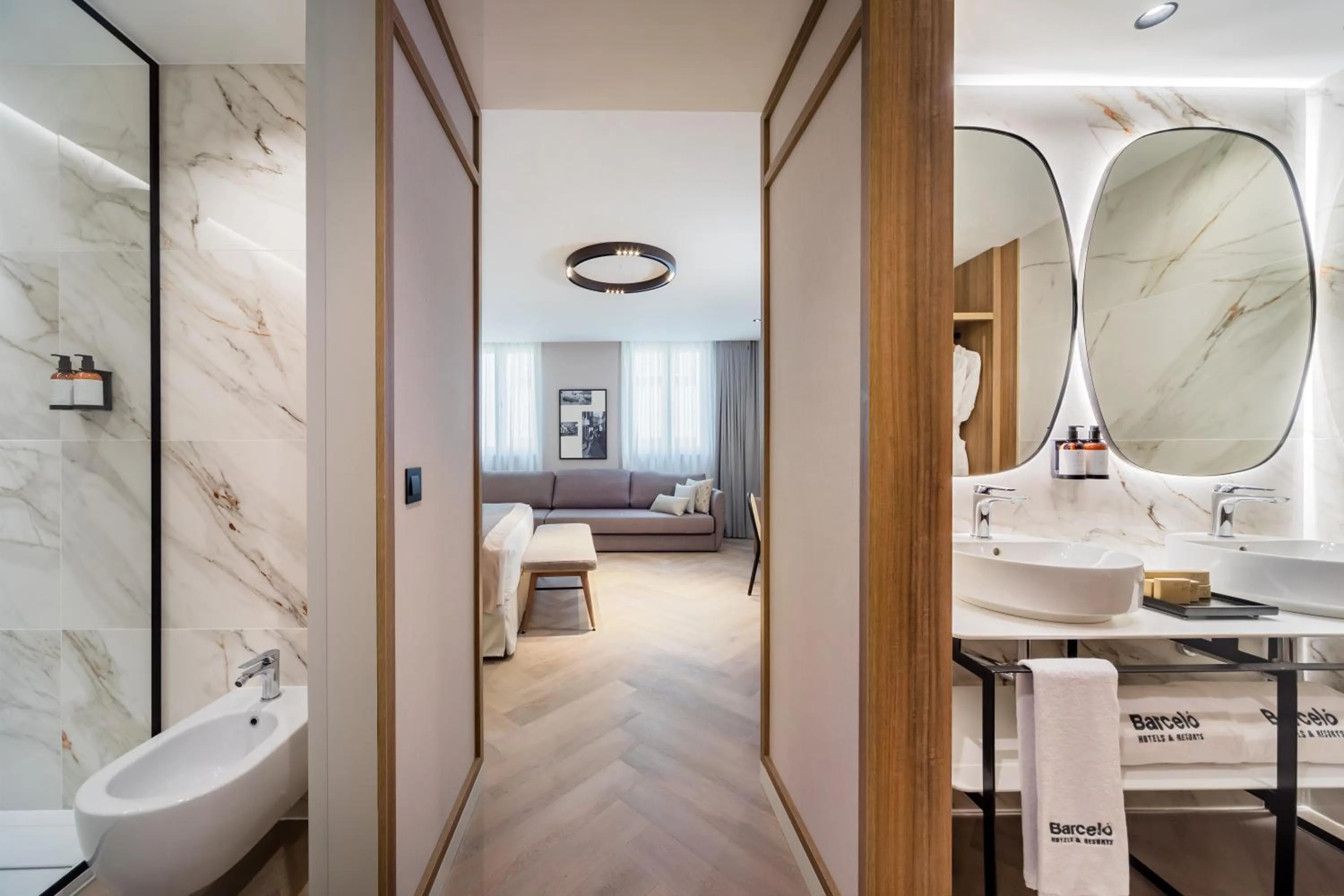 Shower, Bed in Barceló Funchal Oldtown