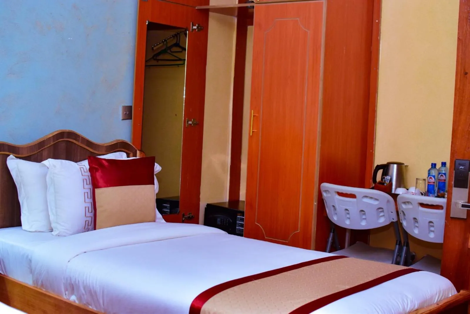 Bed in Breeze Hotel Nyahururu