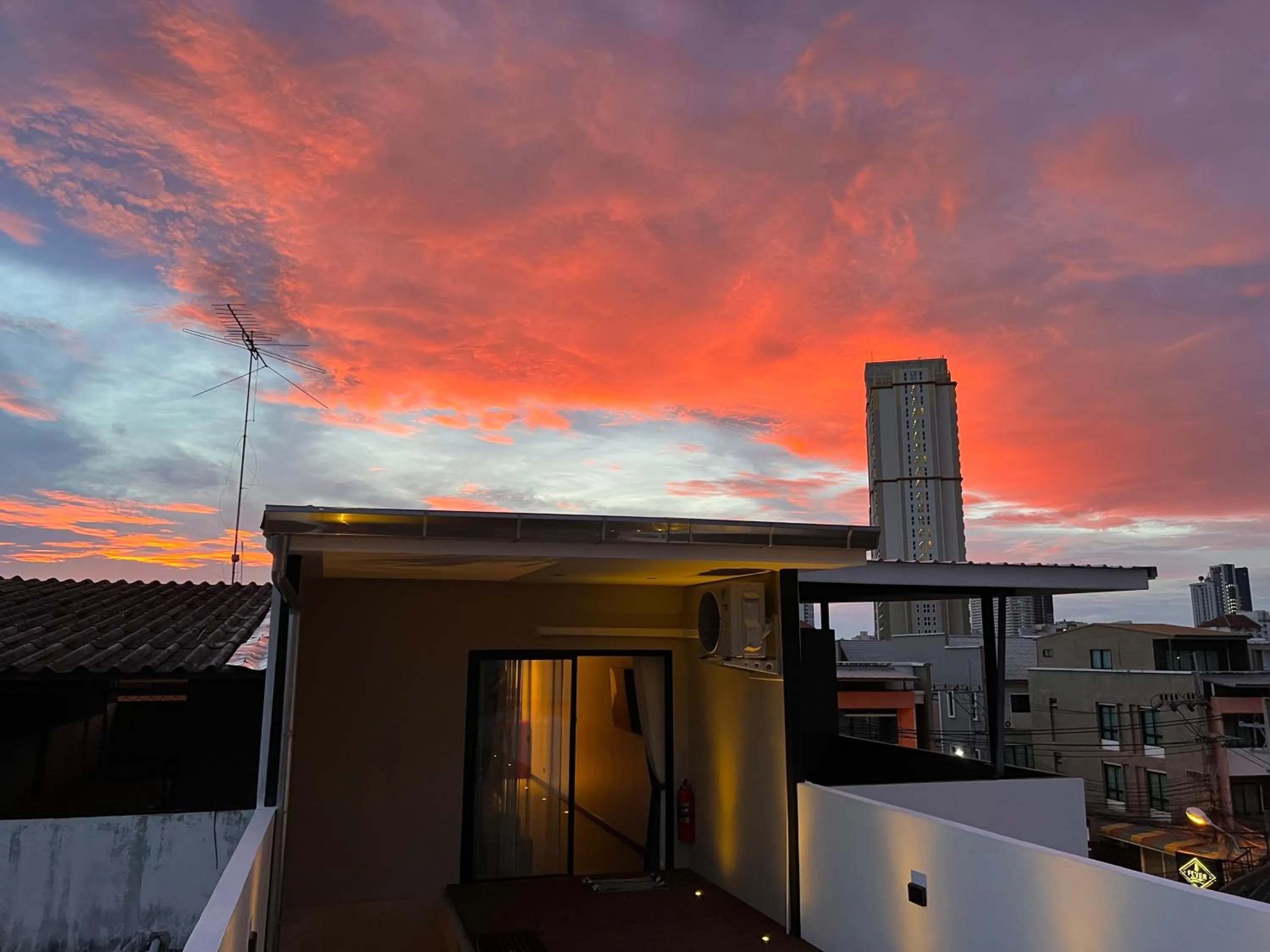 Sunset in ONE LODGE Pattaya