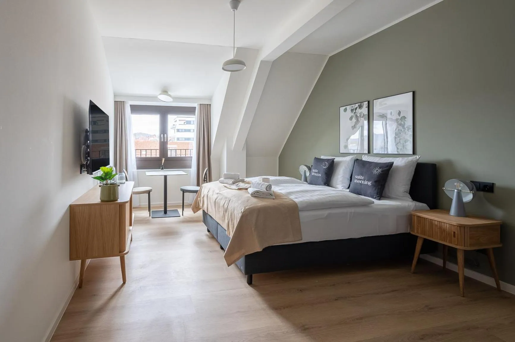 Bed in Limehome Stuttgart Elsenhansstr