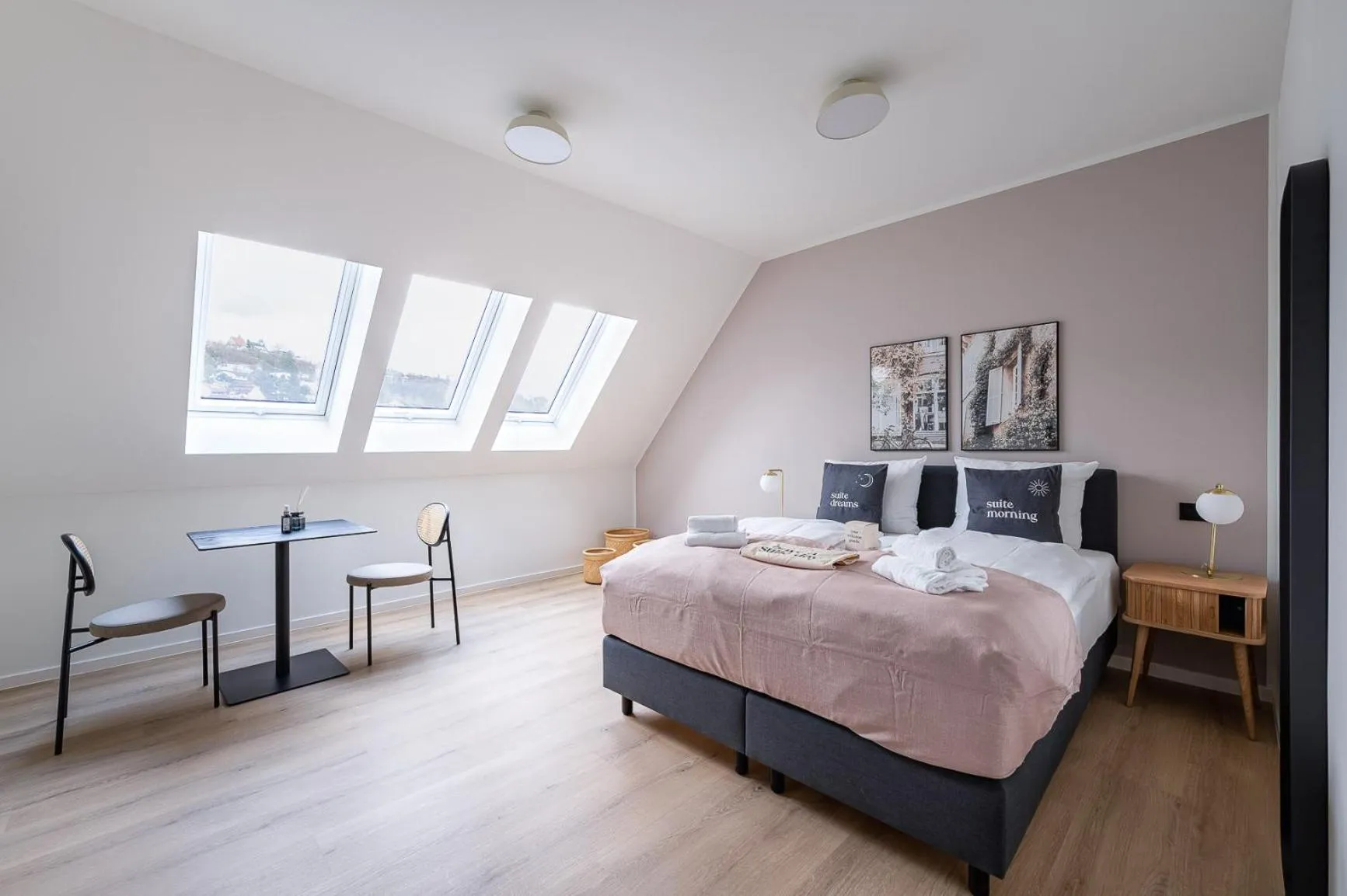 Bed in Limehome Stuttgart Elsenhansstr