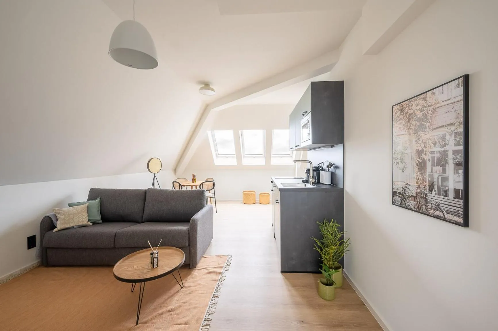 Kitchen or kitchenette in Limehome Stuttgart Elsenhansstr