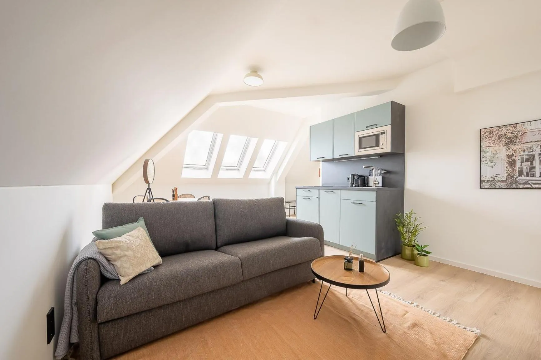 Kitchen or kitchenette in Limehome Stuttgart Elsenhansstr