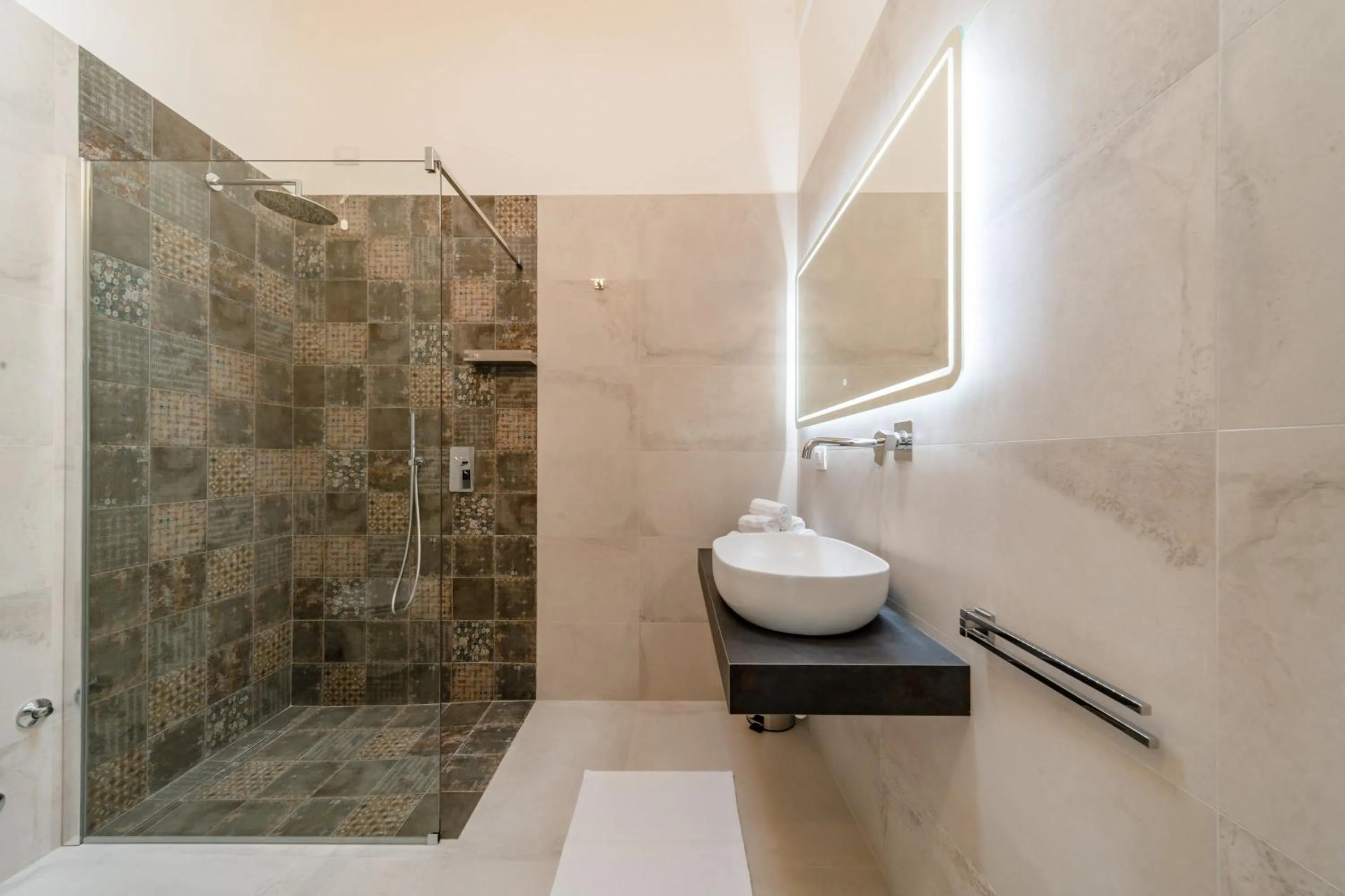 Shower in Sarmenti Agriresort