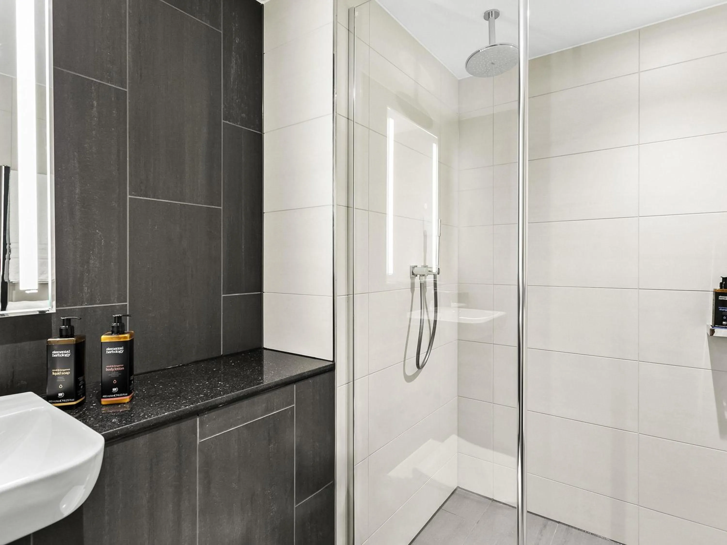 Bedroom in Mercure Paignton Hotel