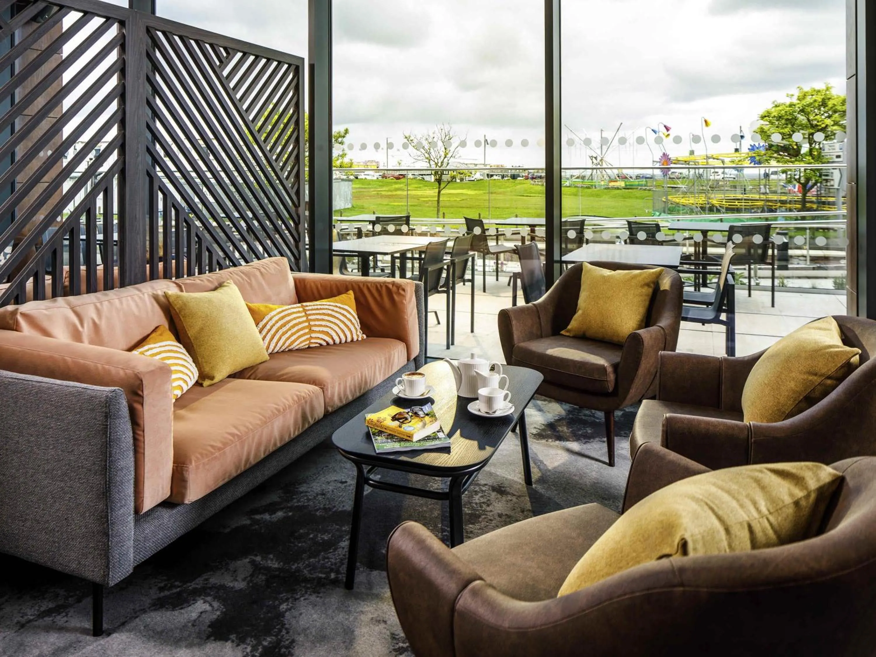 Lounge or bar in Mercure Paignton Hotel