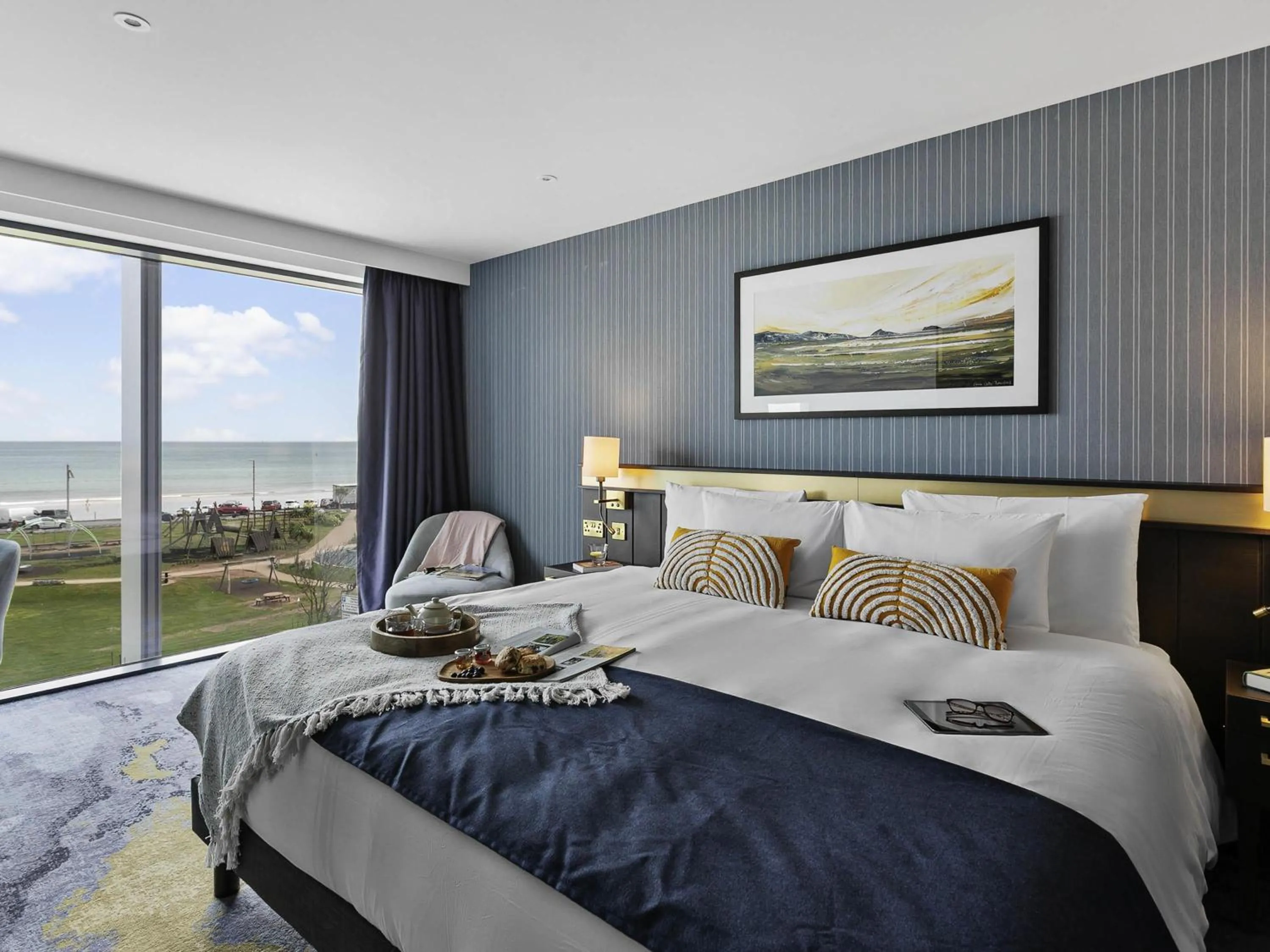 Bedroom, Bed in Mercure Paignton Hotel