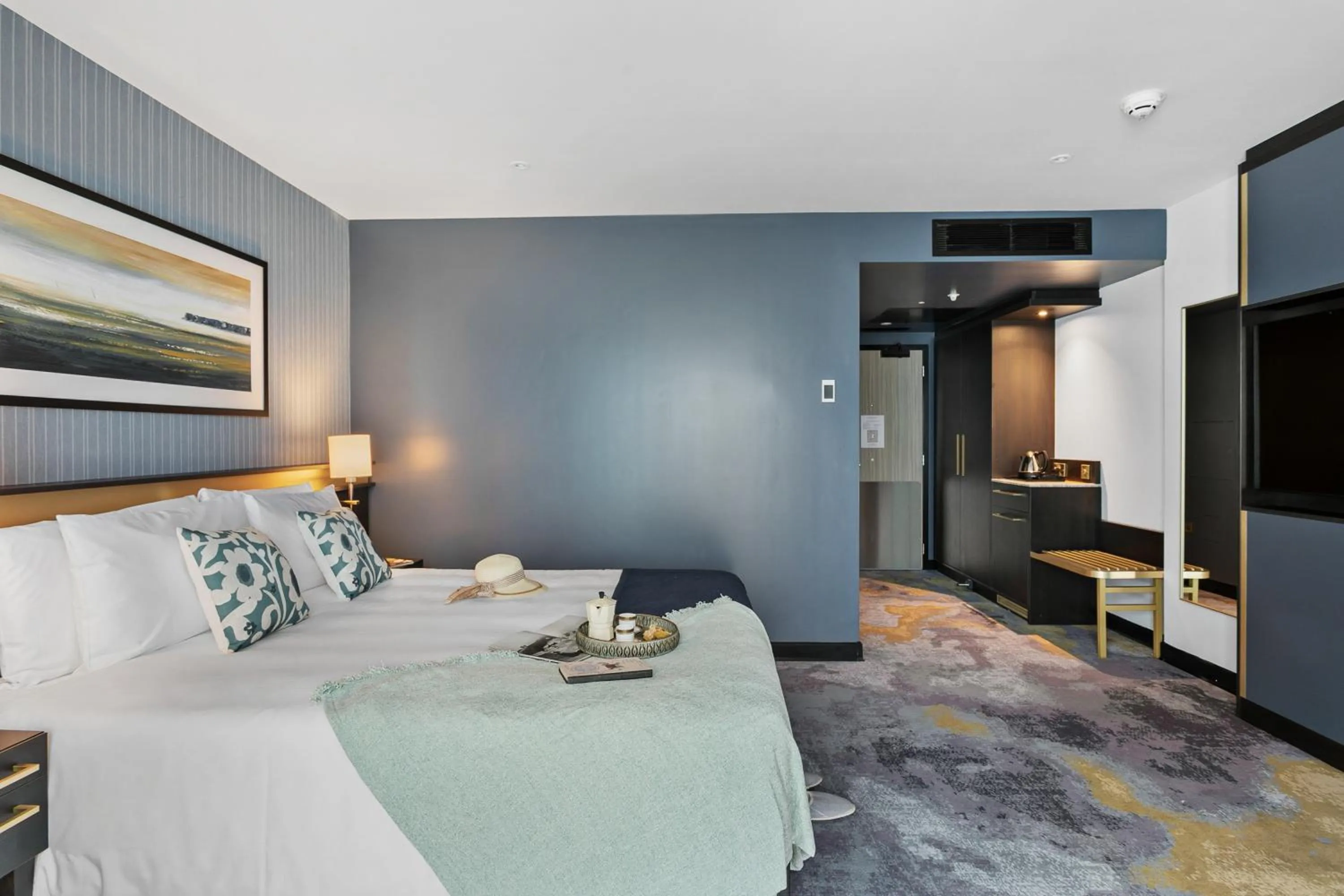 Photo of the whole room, Bed in Mercure Paignton Hotel