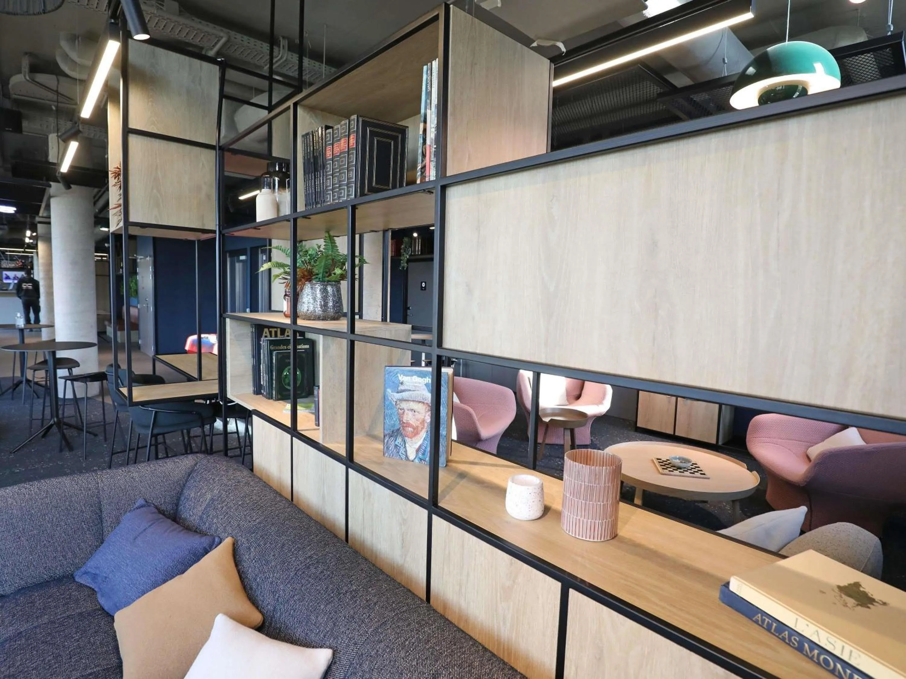 Lounge or bar in Ibis Bourgoin Jallieu Medipole