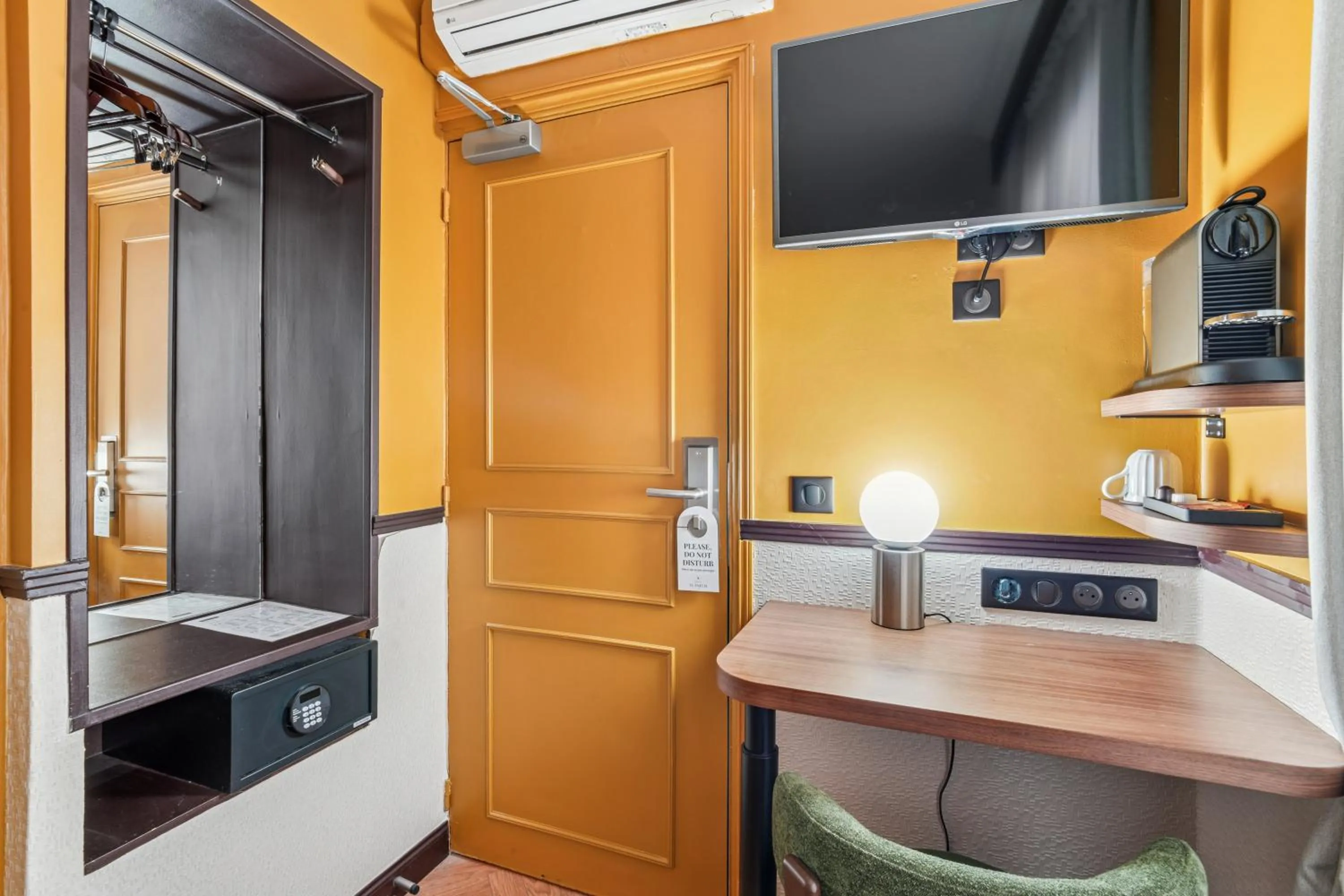 wardrobe in Hotel Le Clery