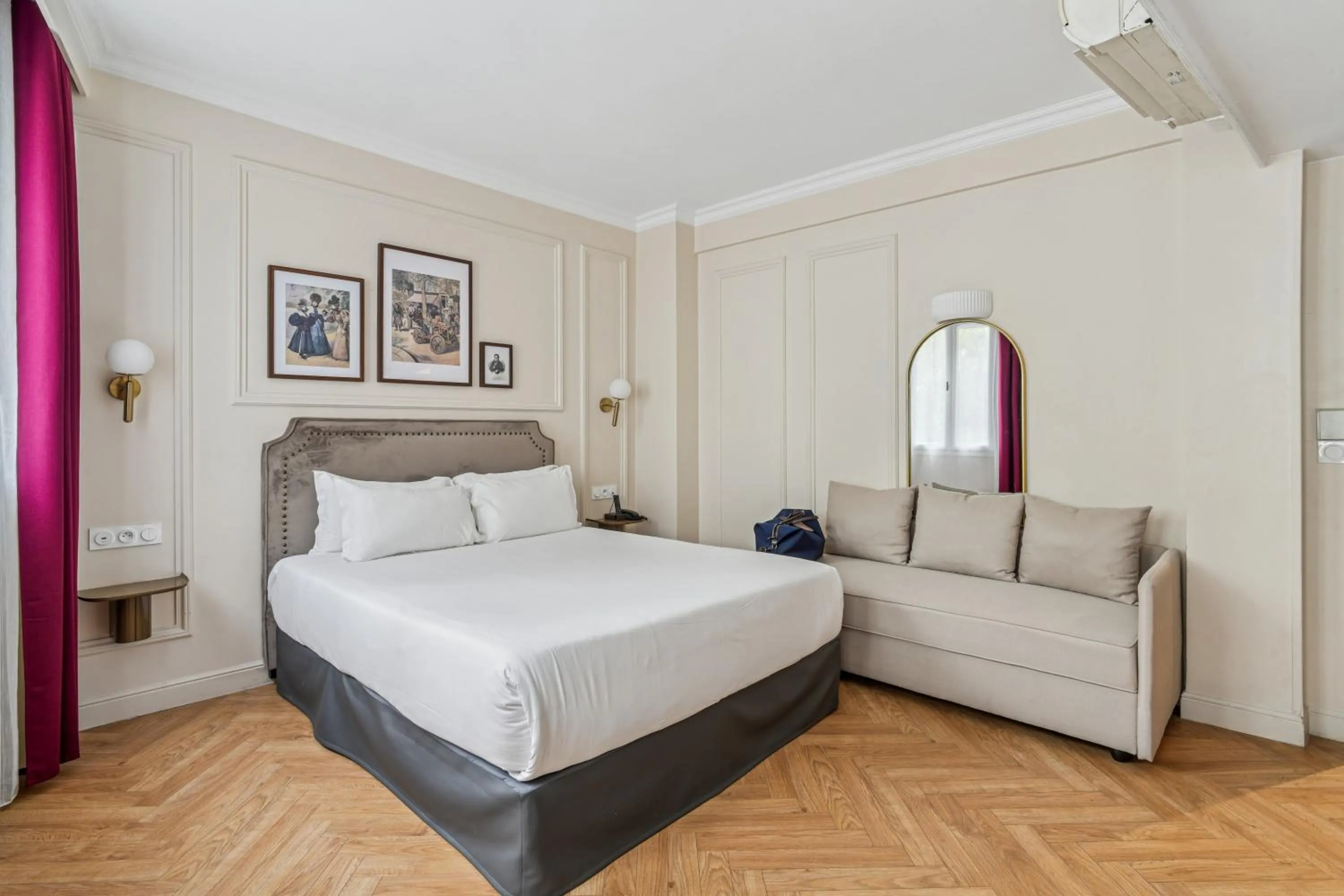 Bed in Hotel Le Clery