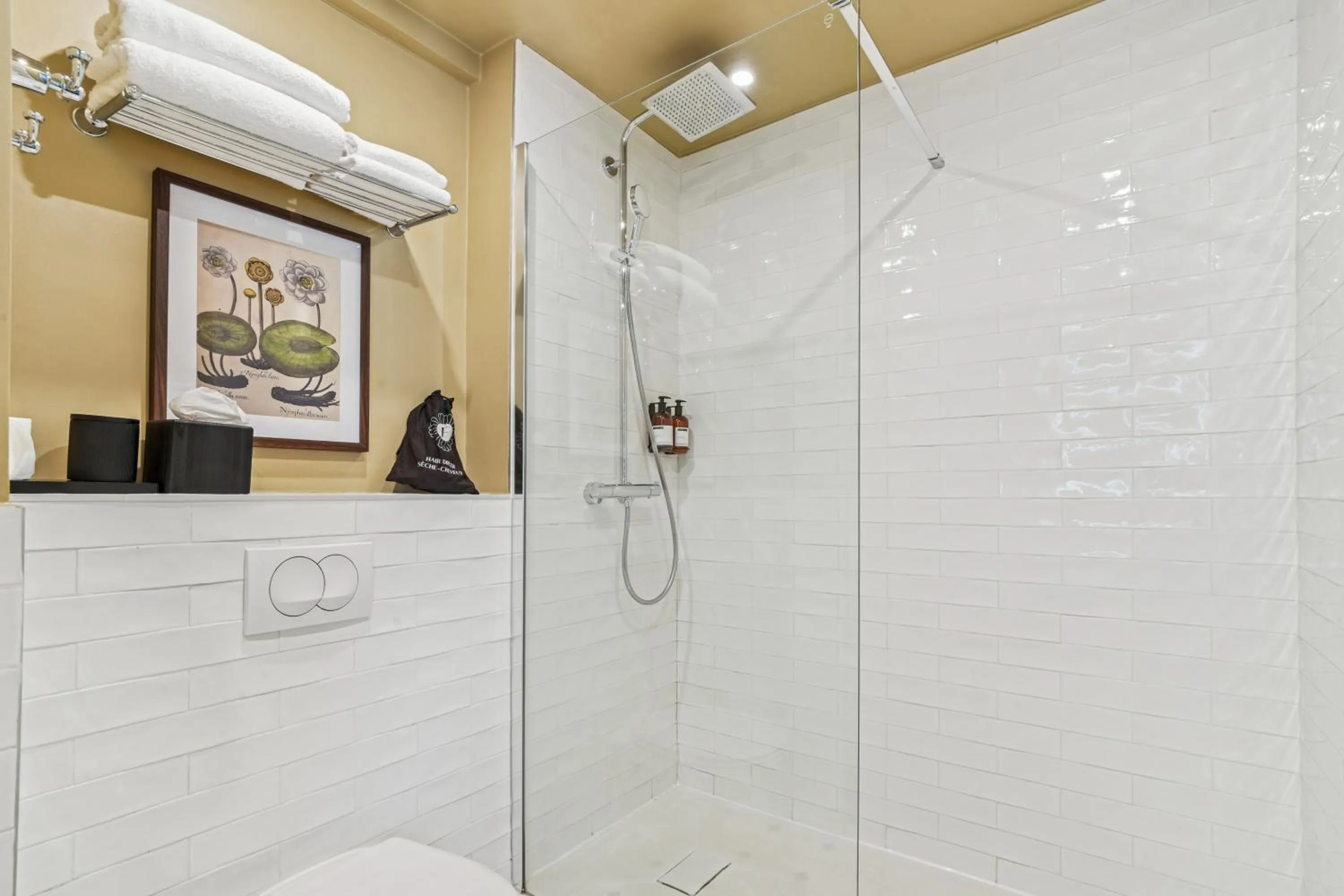 Bathroom in Hotel Le Clery