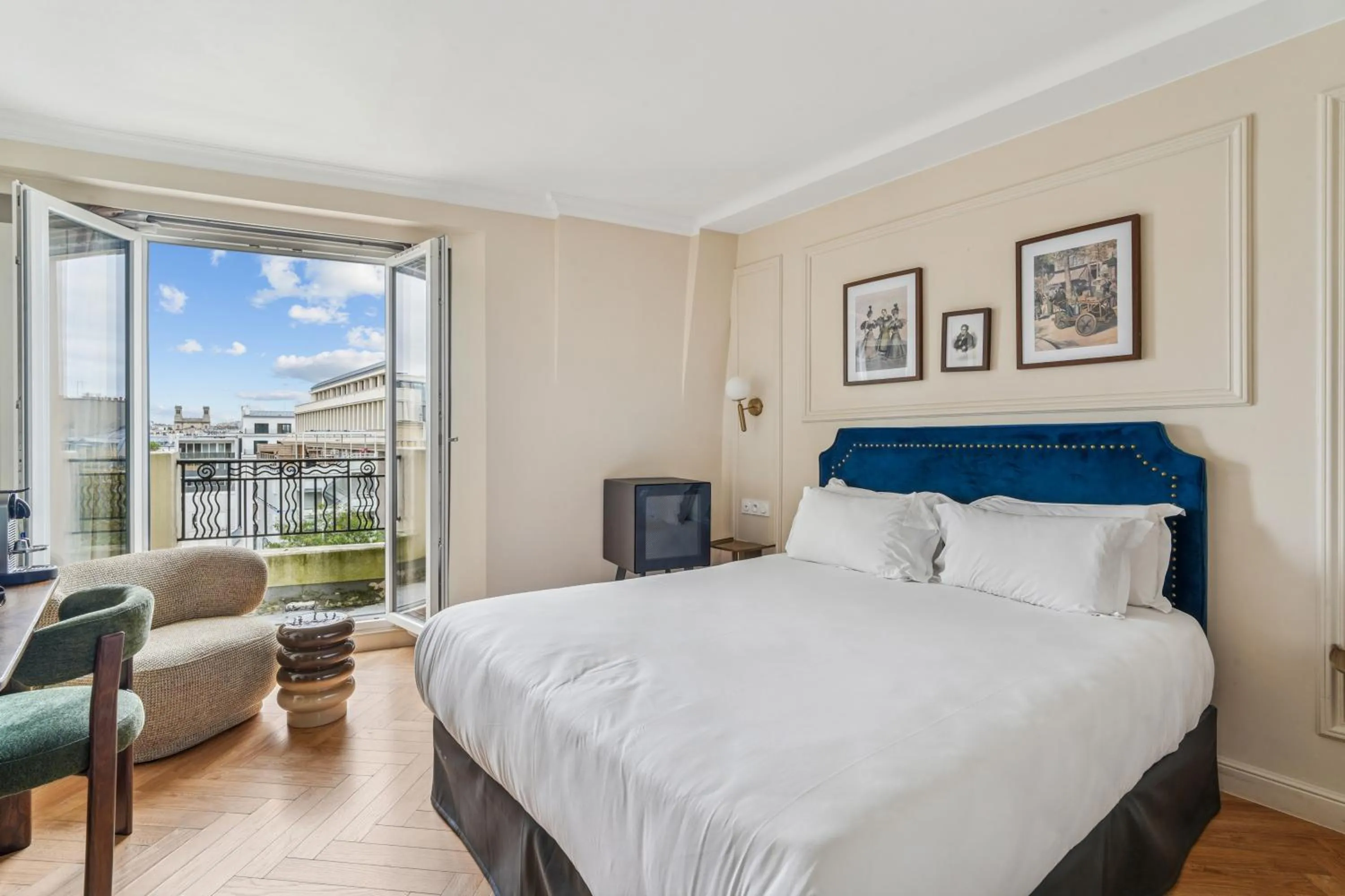 Bed in Hotel Le Clery