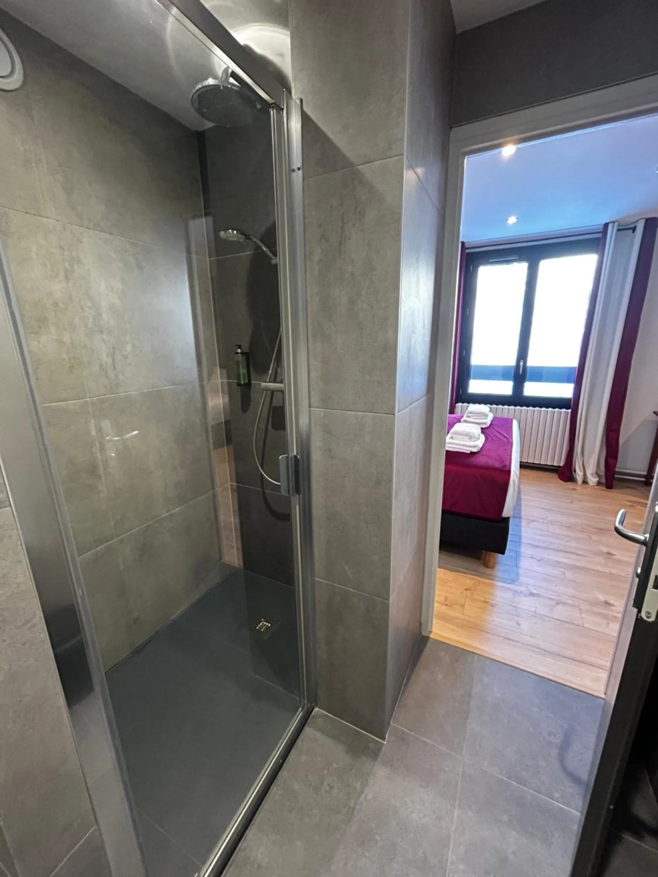 Bathroom in Hôtel Restaurant Le Madame