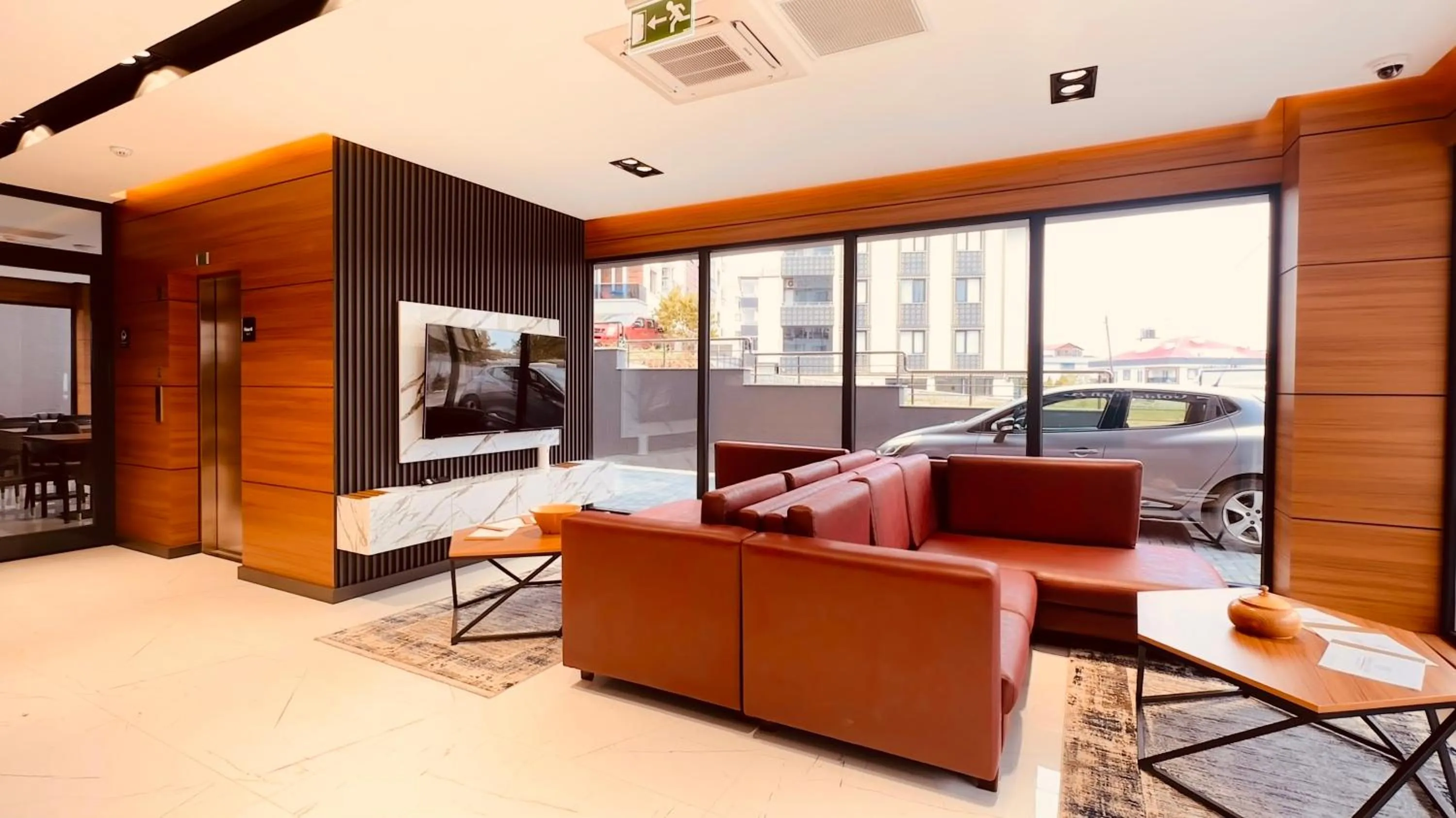 Communal lounge/ TV room in Golden Inn Airport - TRABZON