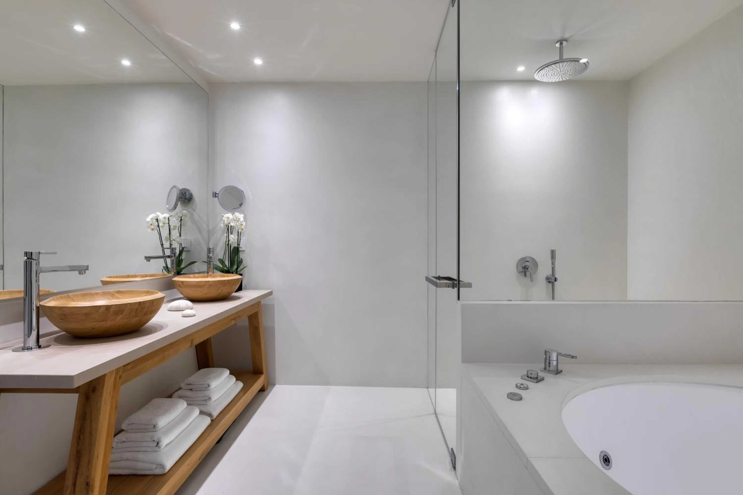 Shower in Santa Marina, A Luxury Collection Resort, Mykonos