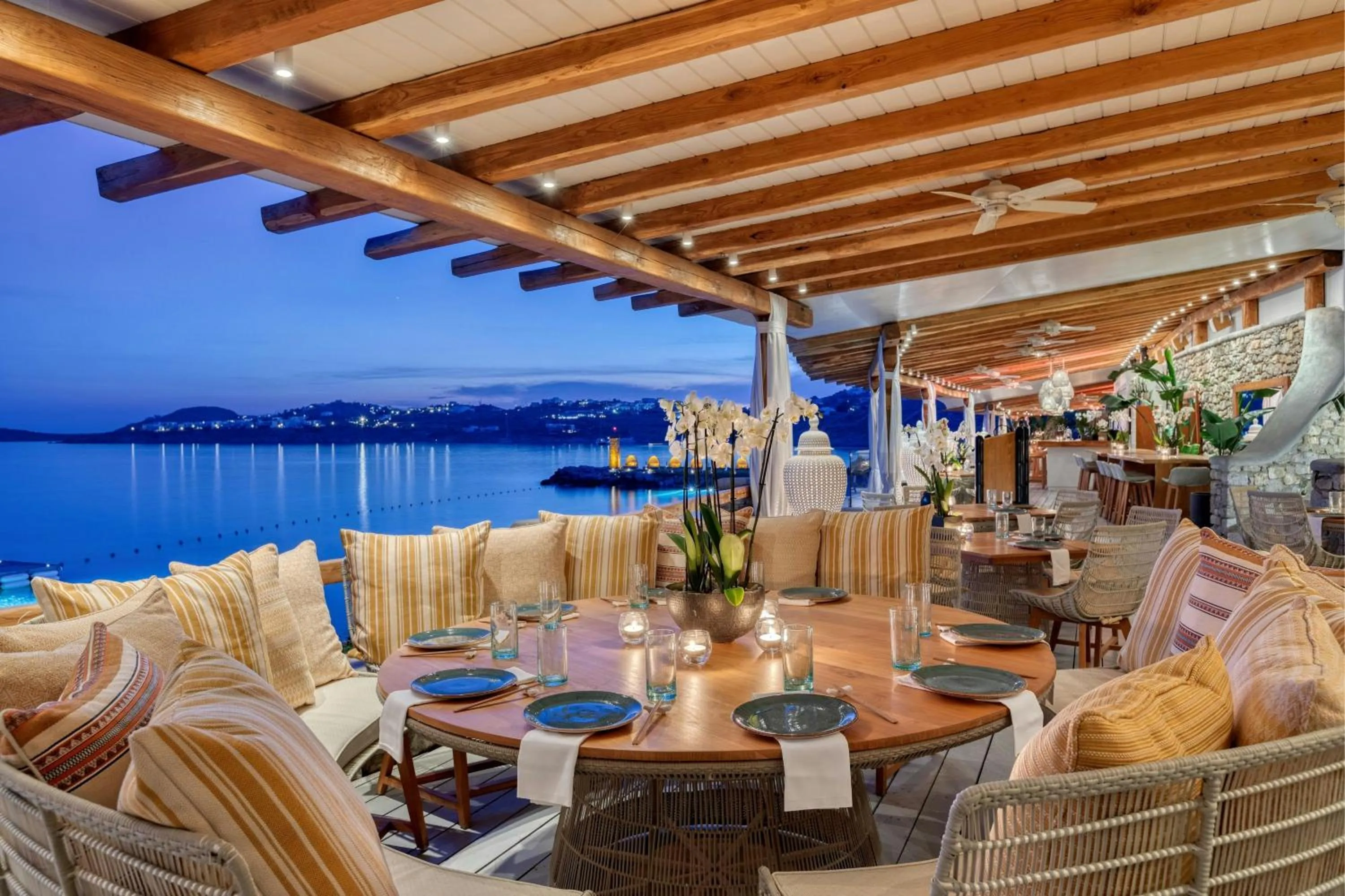 Lounge or bar in Santa Marina, A Luxury Collection Resort, Mykonos