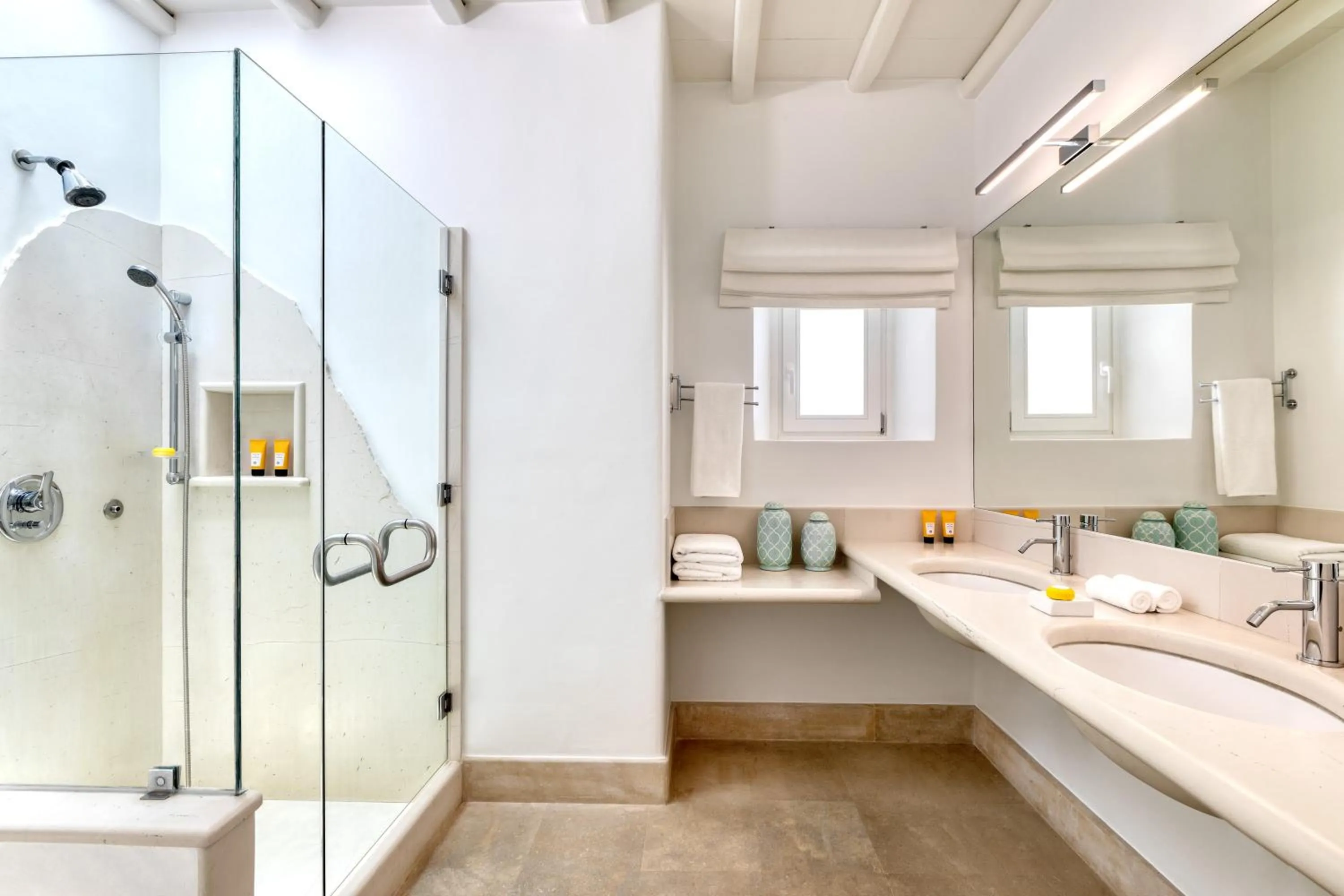 Shower in Santa Marina, A Luxury Collection Resort, Mykonos