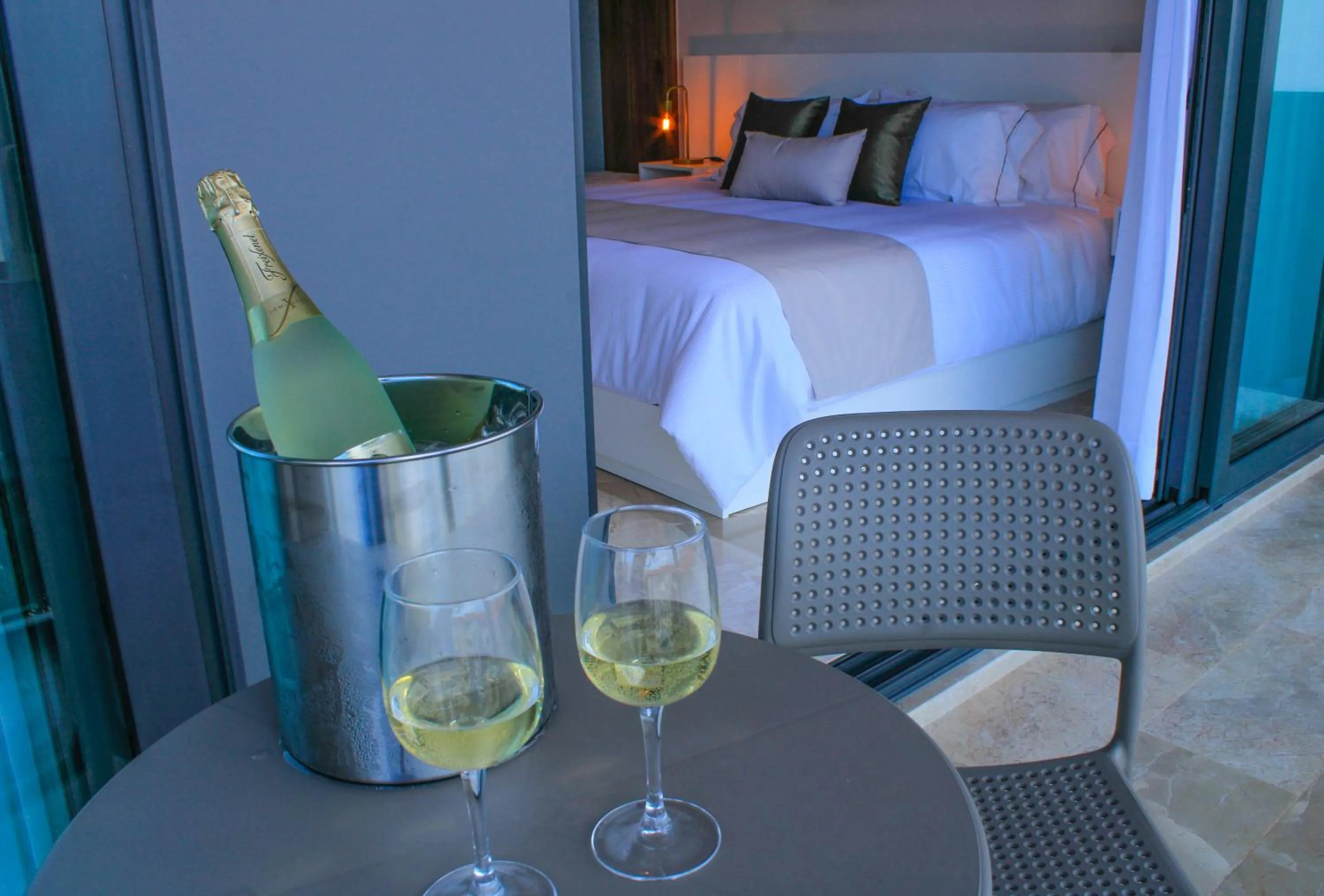 Bedroom, Bed in Singular Dream Vacation Rentals