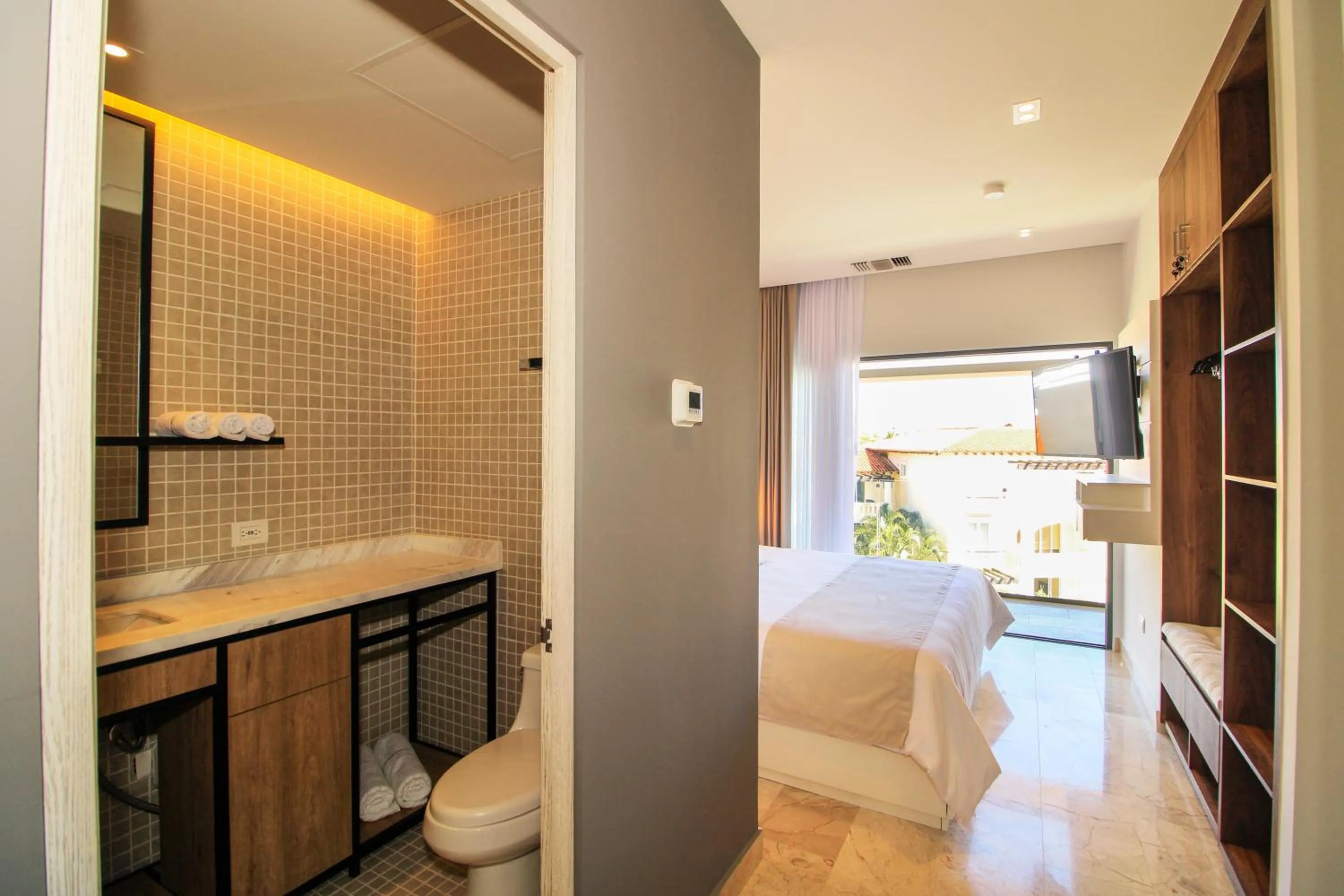 Toilet, Bed in Singular Dream Vacation Rentals