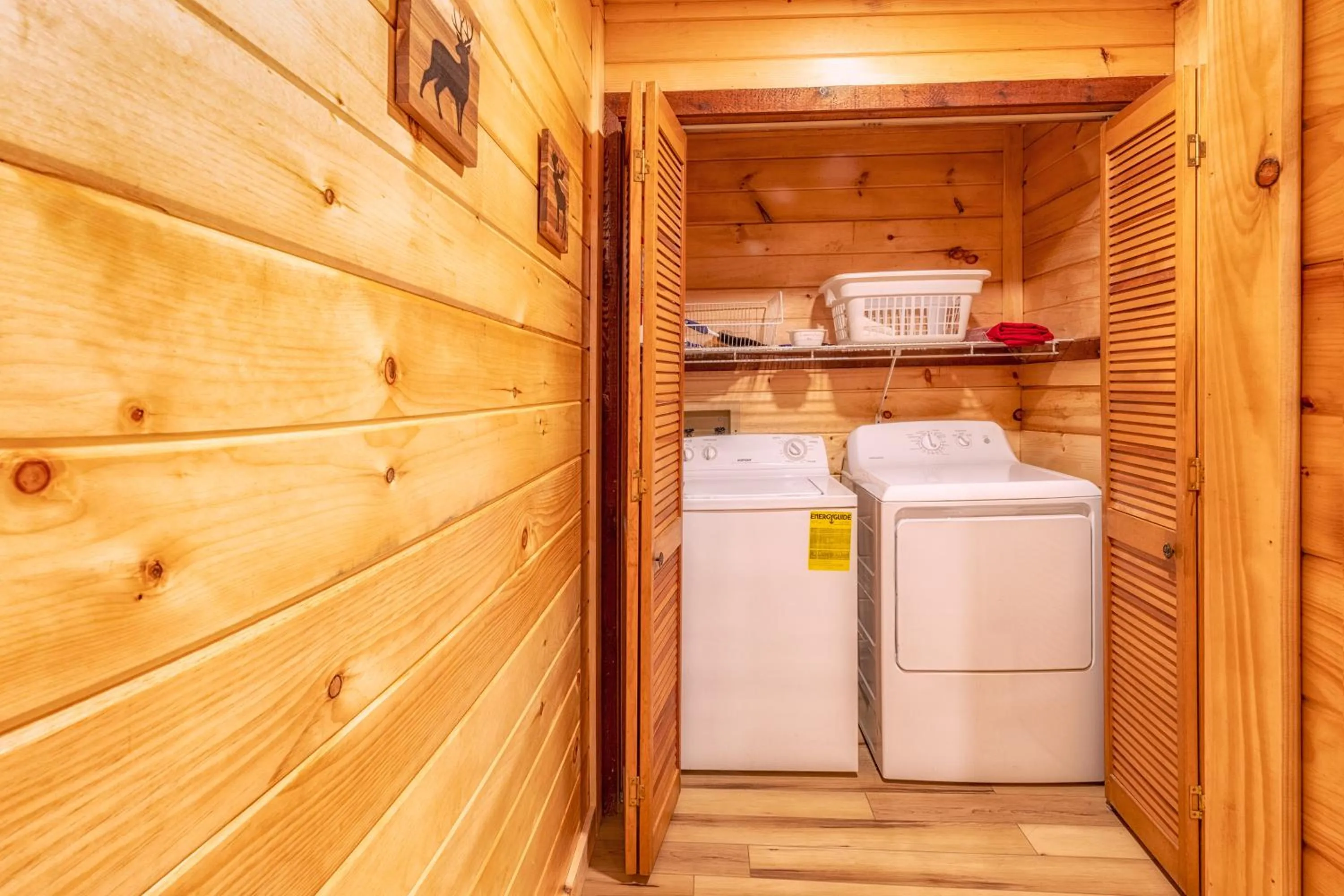 laundry in Real Log Cabin With Amazing Views, Hot Tub, Sauna, Games