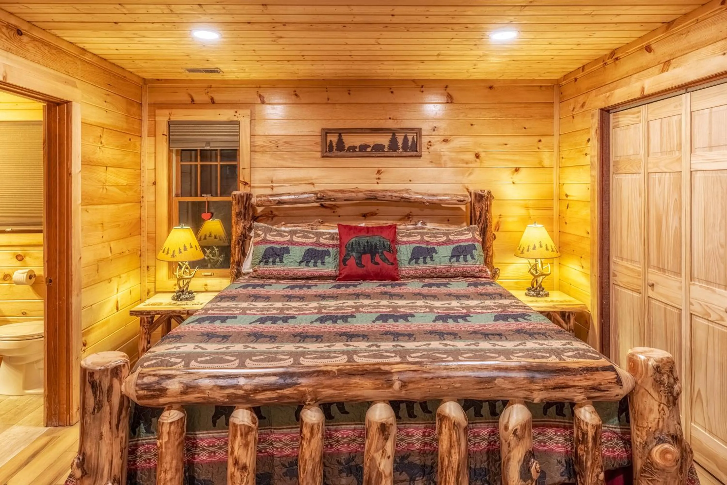 Bed in Real Log Cabin With Amazing Views, Hot Tub, Sauna, Games