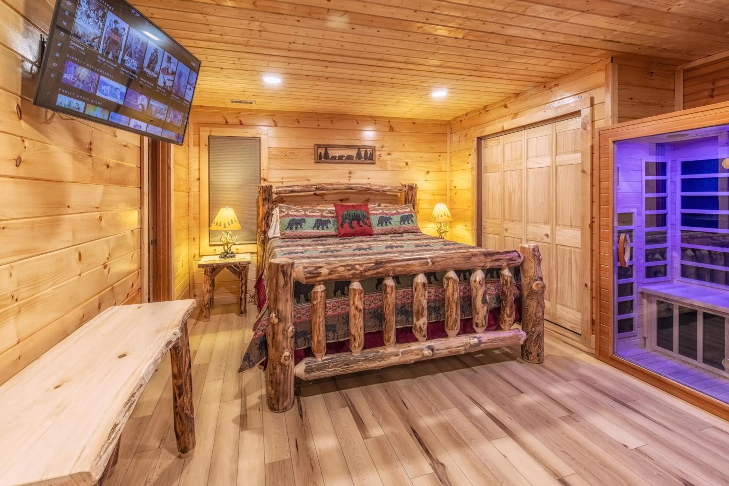Bed in Real Log Cabin With Amazing Views, Hot Tub, Sauna, Games