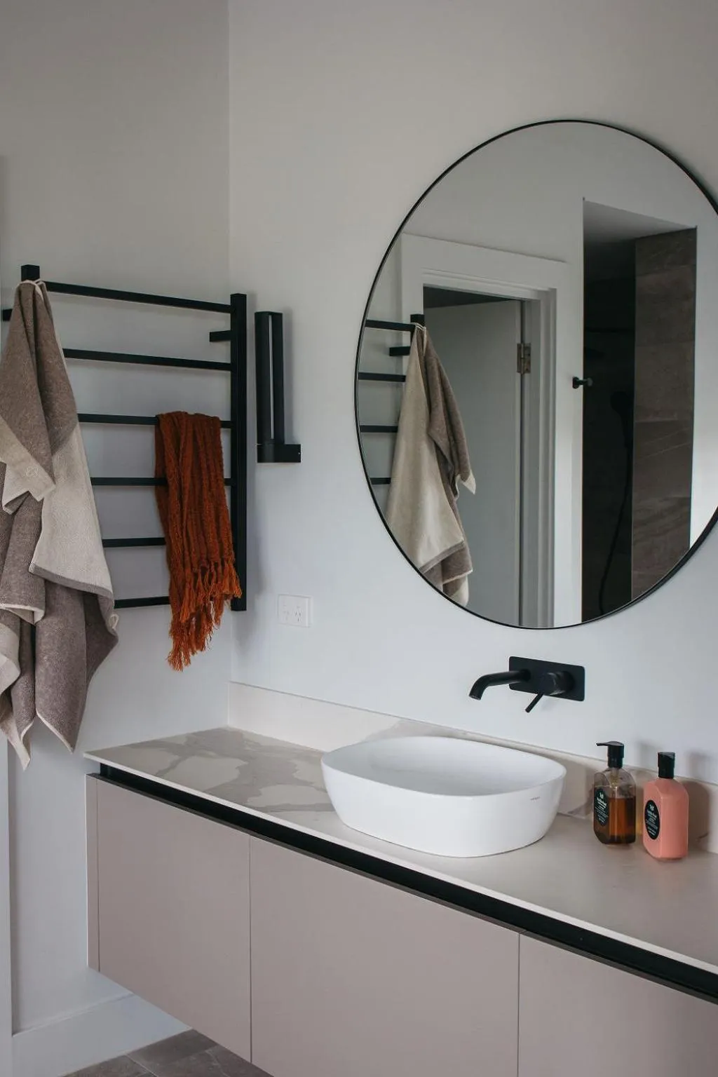 Bathroom in Majuba Country Lodge