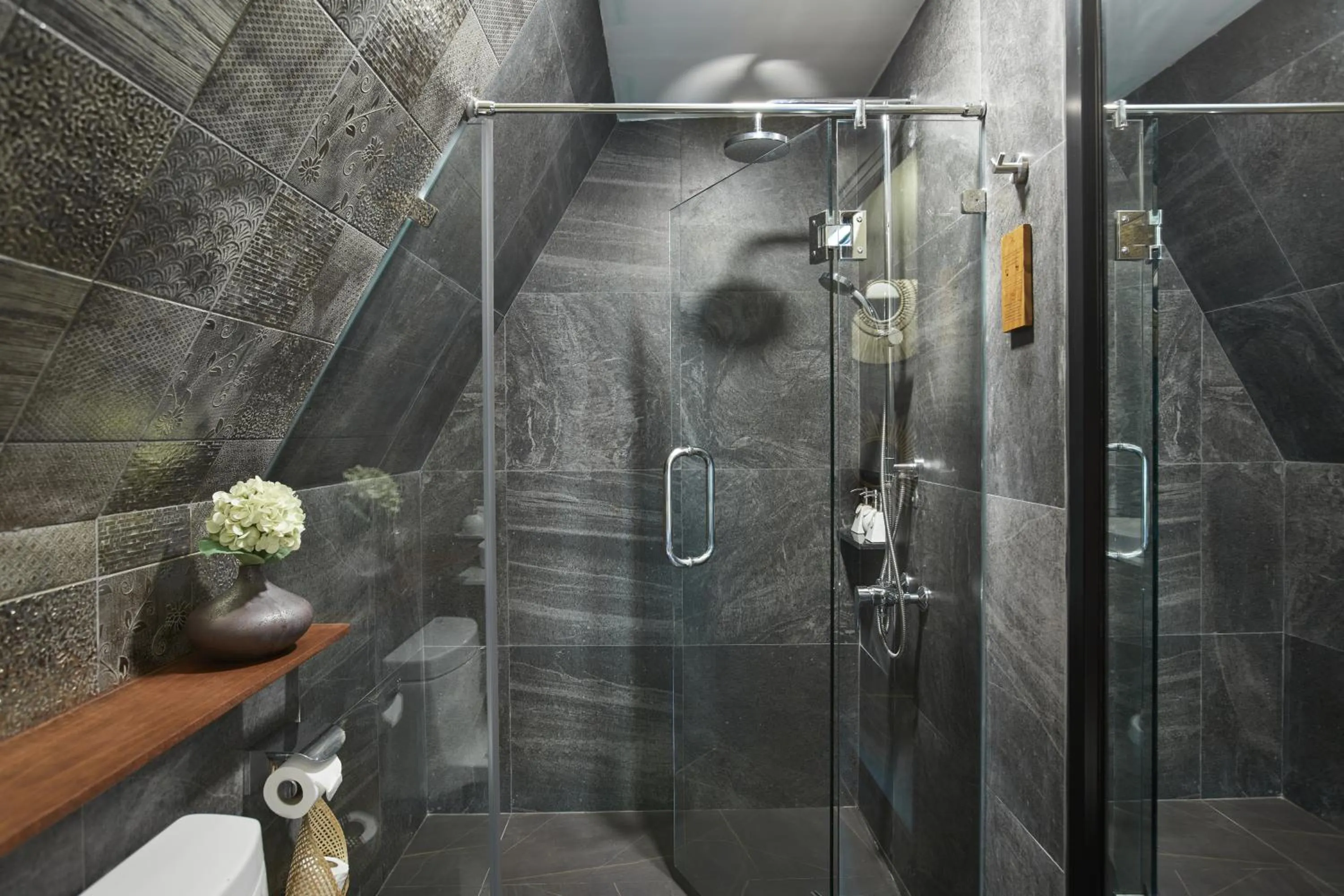 Shower in LA COCOTTE VILLA & FARM KHAO YAI