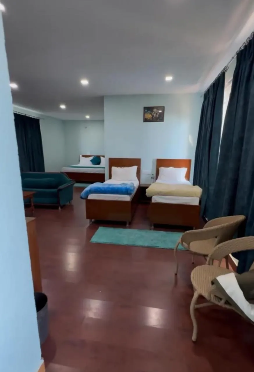 Living room, Bed in PinnacleHouse kanatal Uttarakhand