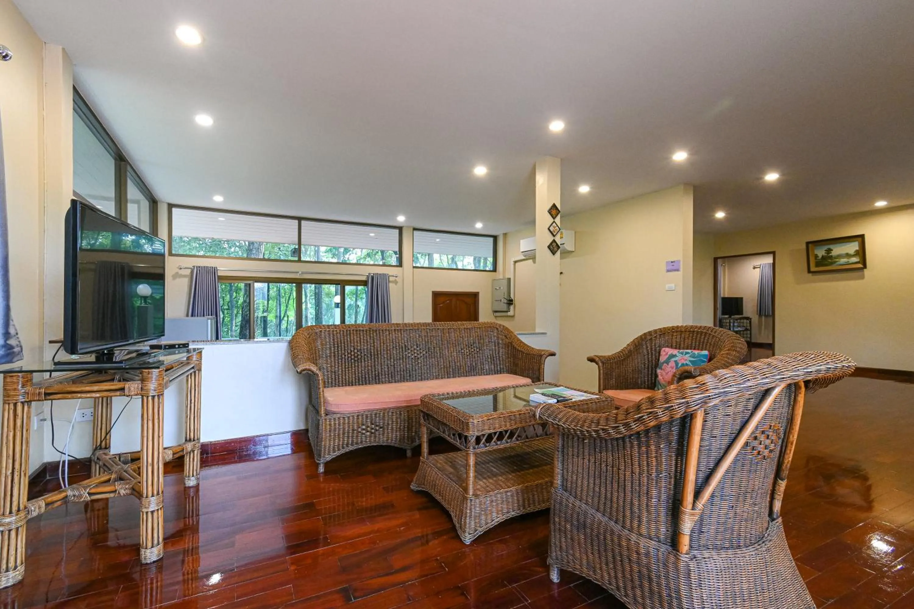 TV and multimedia in Suanphung Bonsai Village