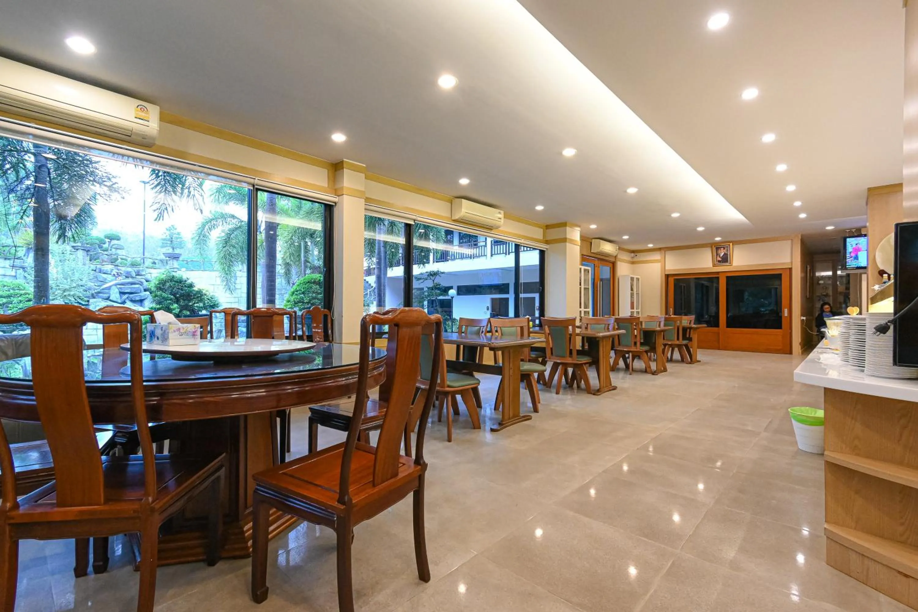 Restaurant/places to eat in Suanphung Bonsai Village