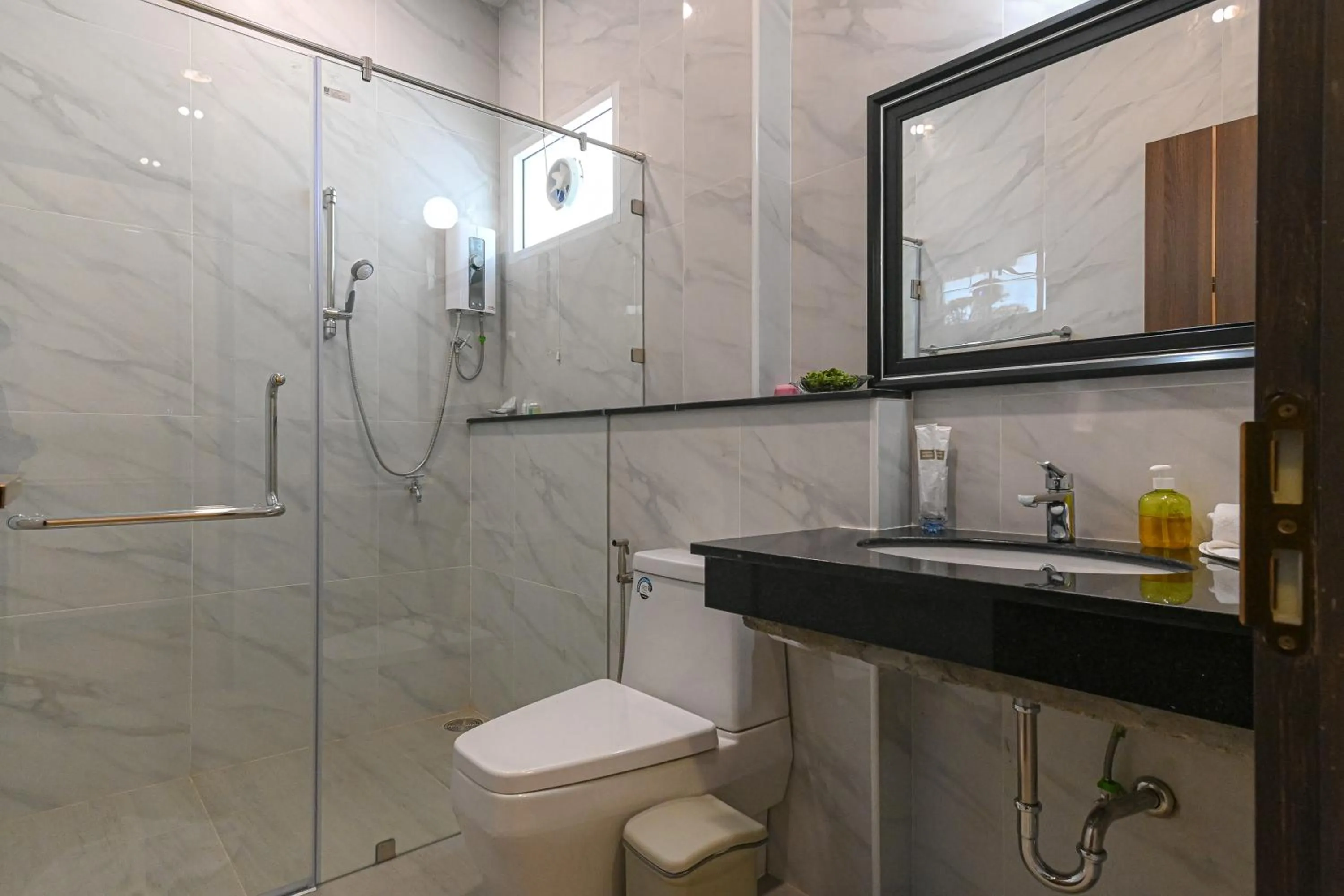 Shower in Suanphung Bonsai Village