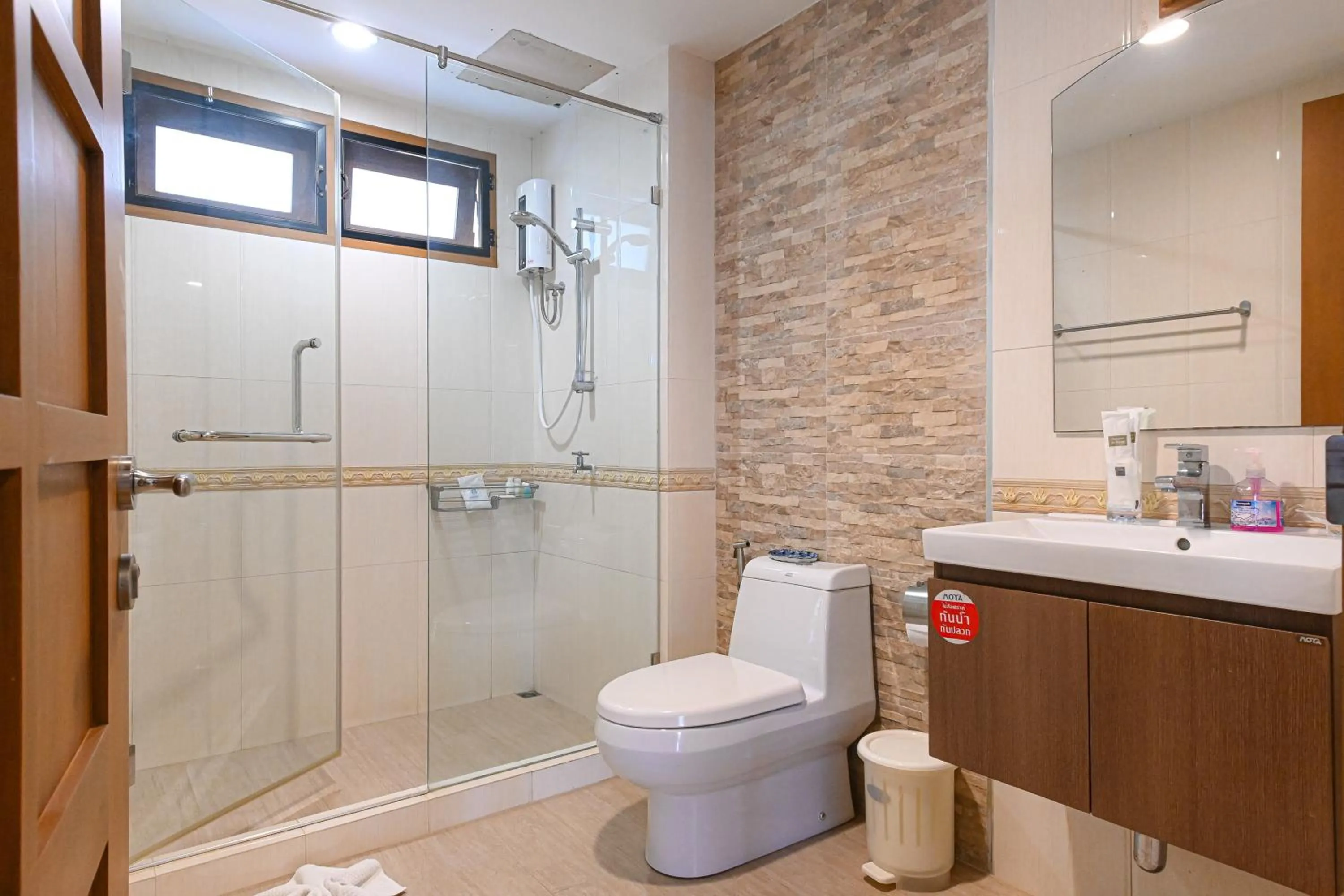 Shower in Suanphung Bonsai Village