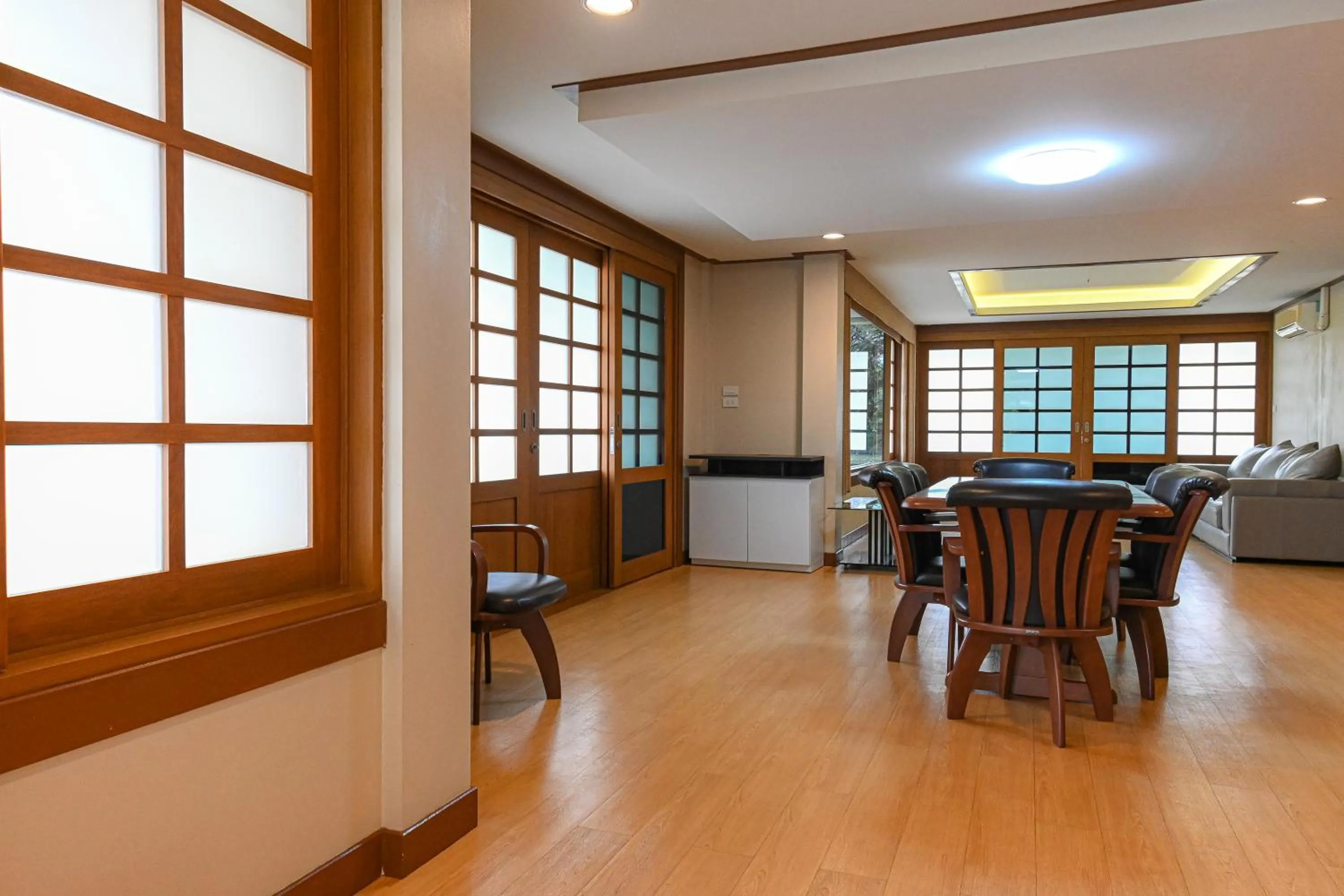 Living room in Suanphung Bonsai Village