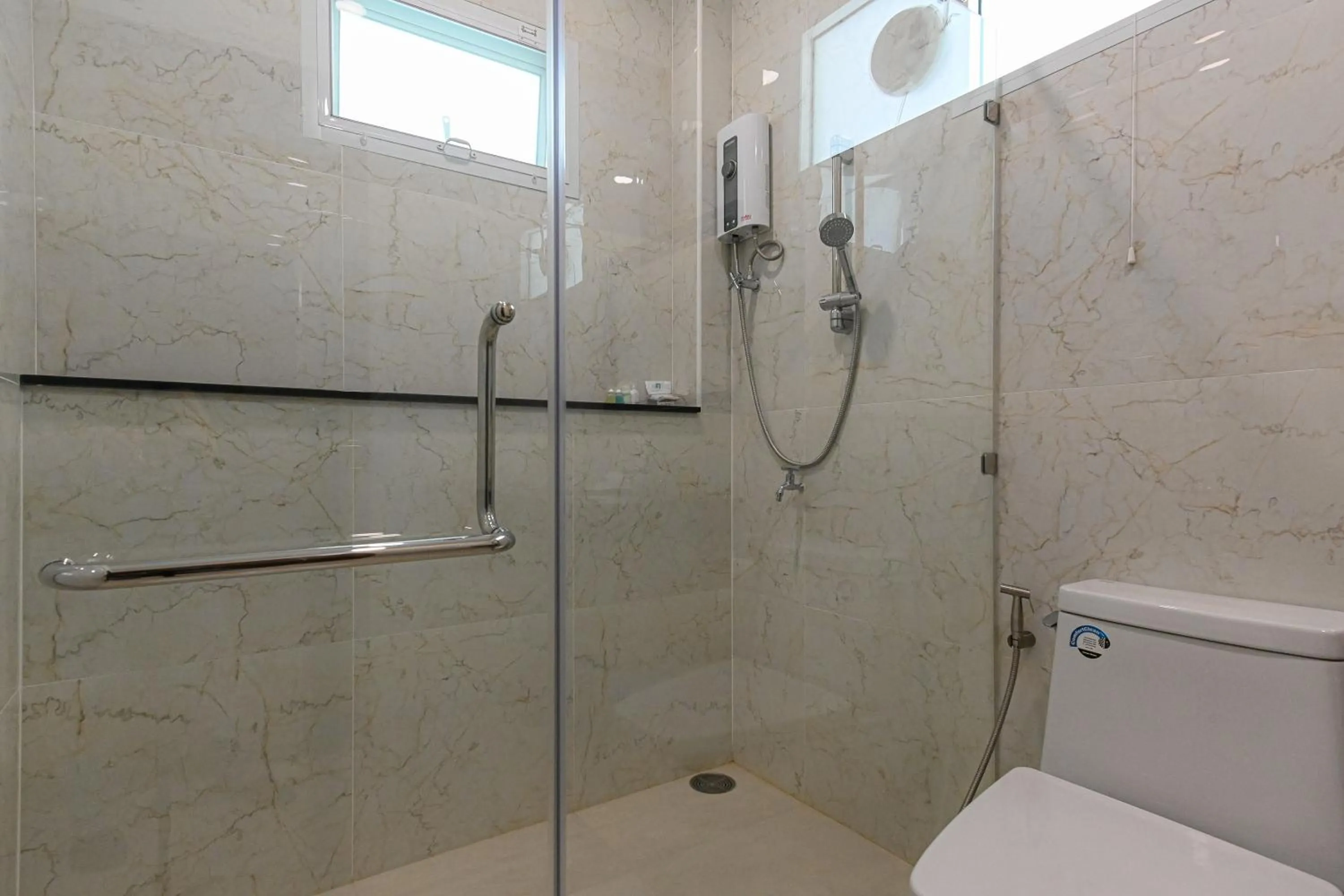 Shower in Suanphung Bonsai Village