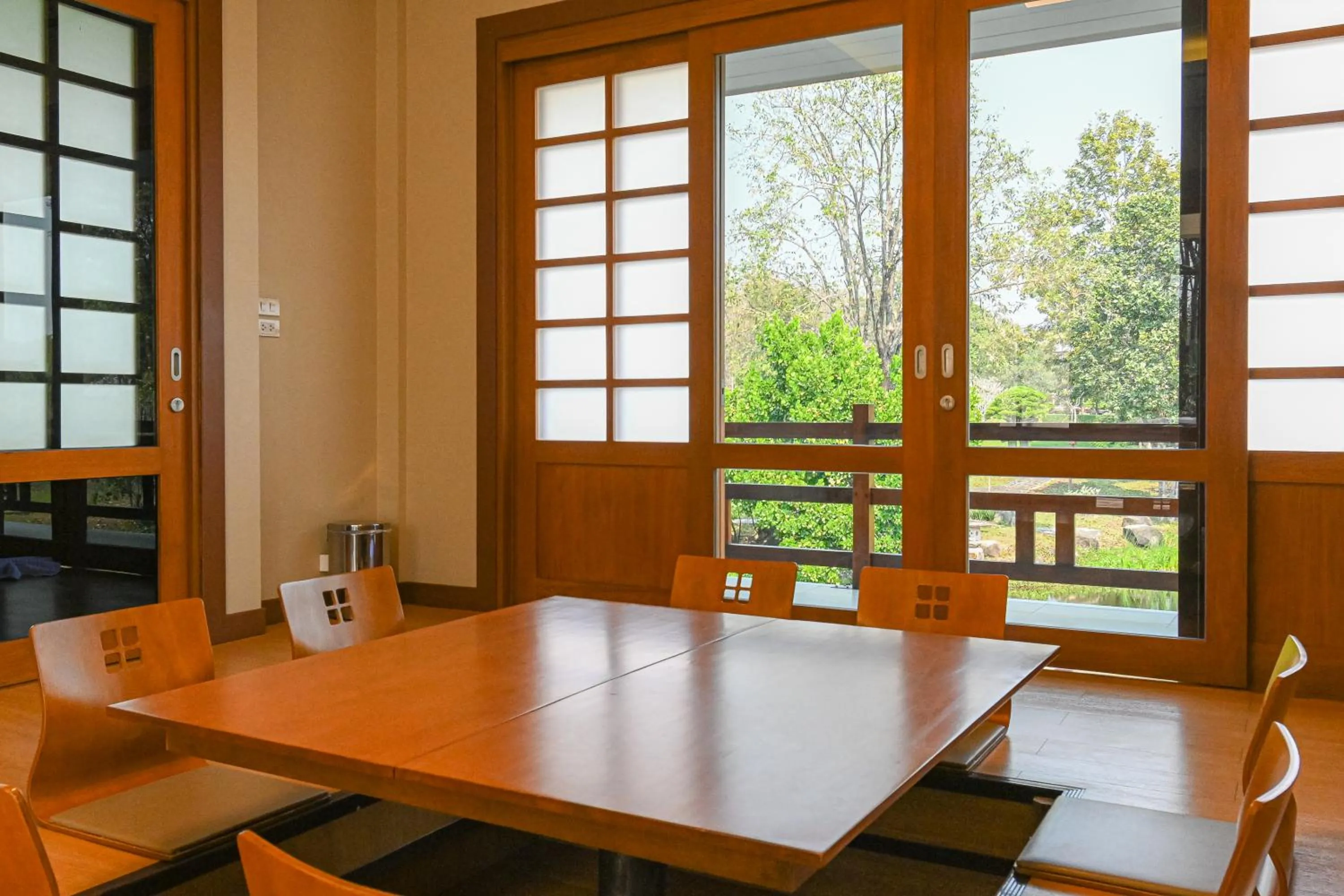 Dining area in Suanphung Bonsai Village