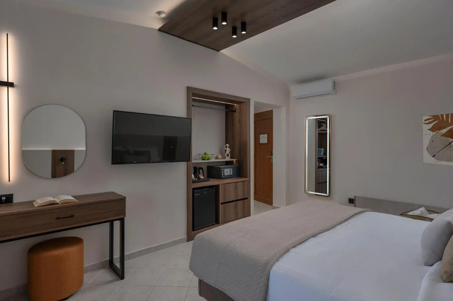 Superior Double Room with Sea View in Alia Palace Hotel - Adults Only 16+ Superior Double Room with Sea View in Alia Palace Hotel - Adults Only 16+