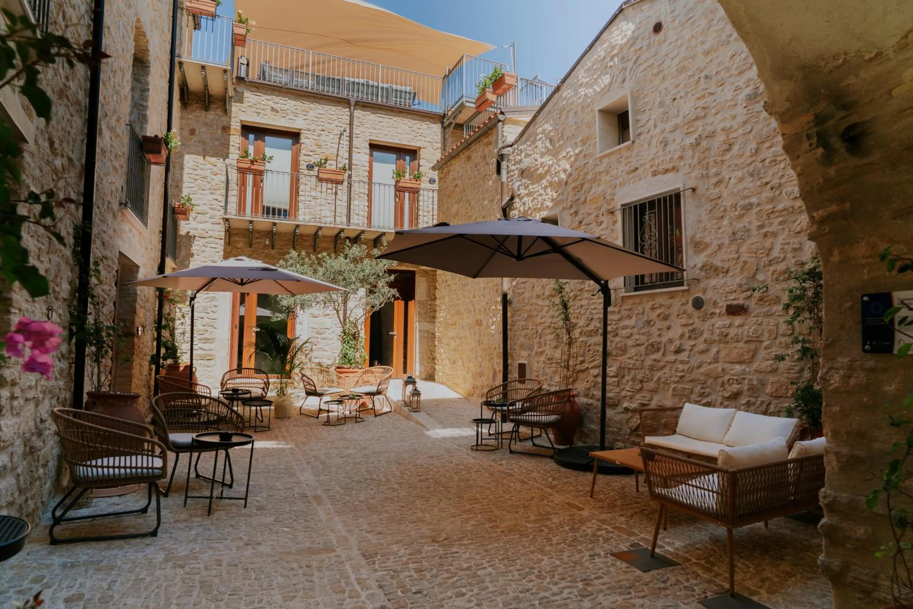 Property building in BAGLIO TRAMONTANA