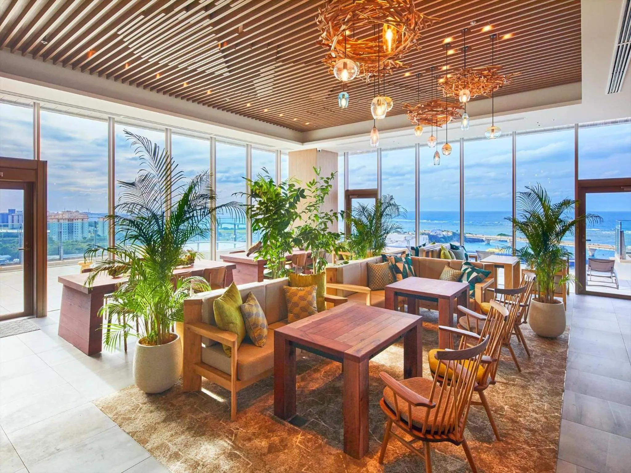 Lounge or bar in HOTEL AlaCOOJU OKINAWA