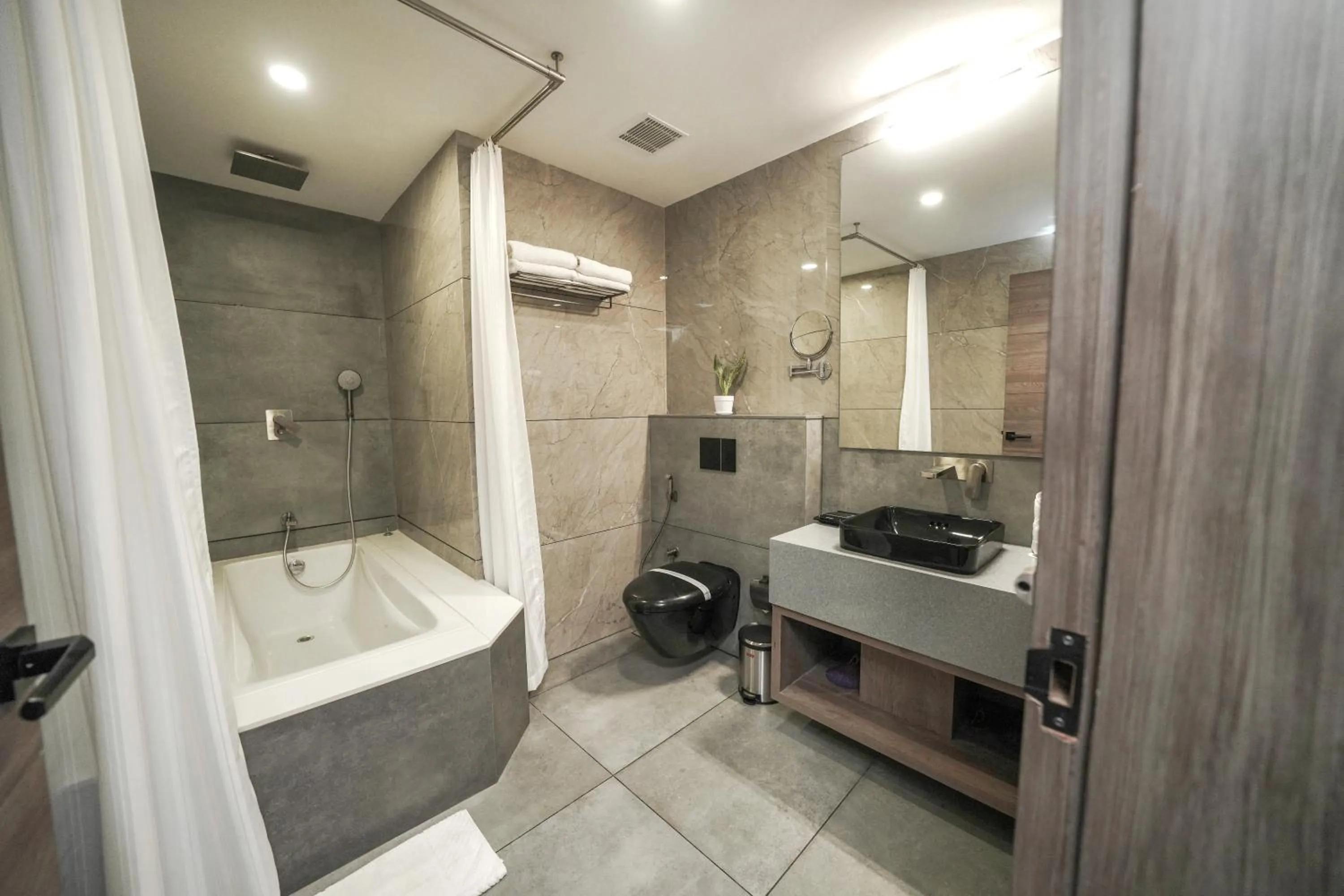 Shower in Classic Regency