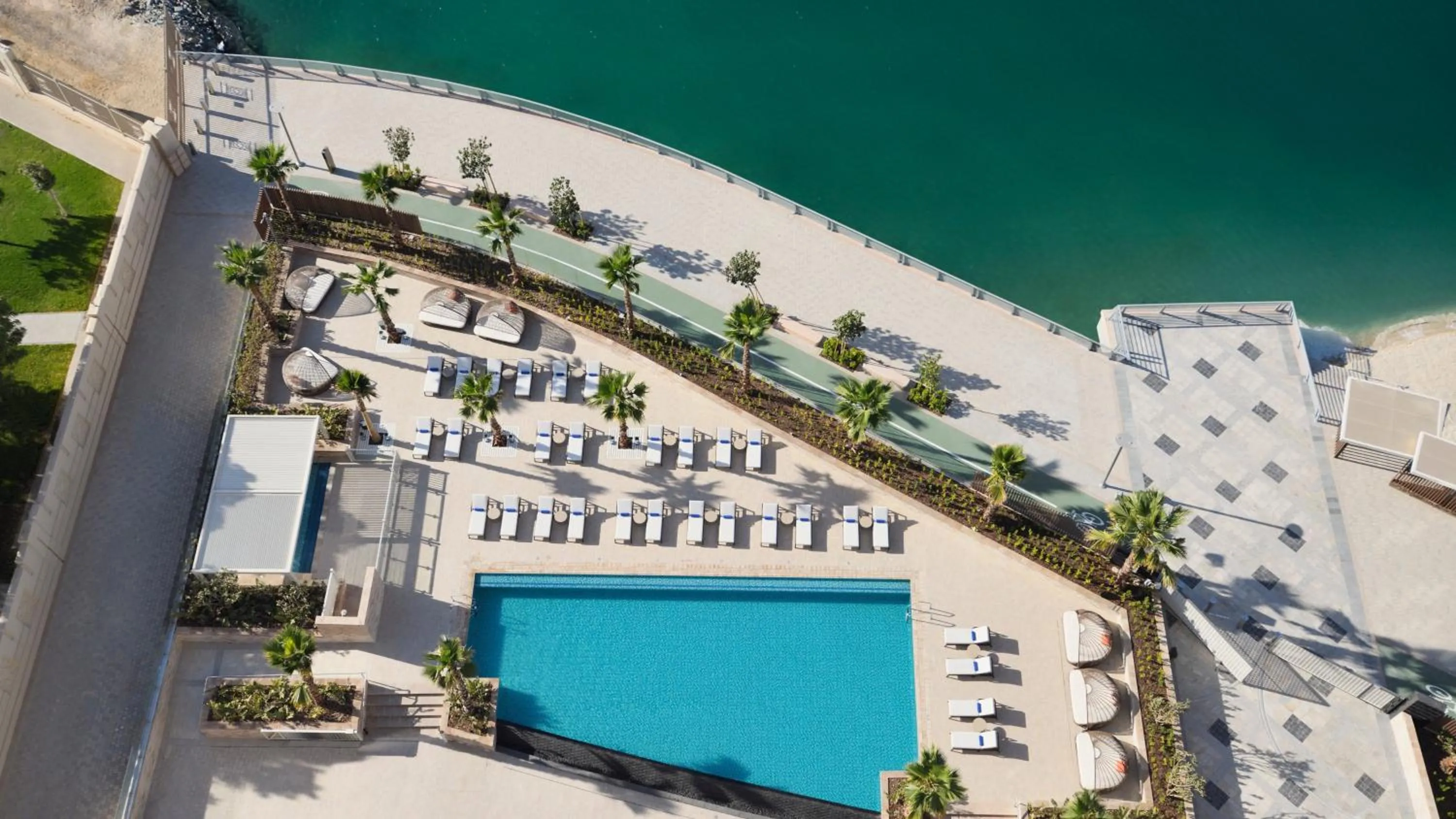 Swimming pool in InterContinental Residences Abu Dhabi by IHG