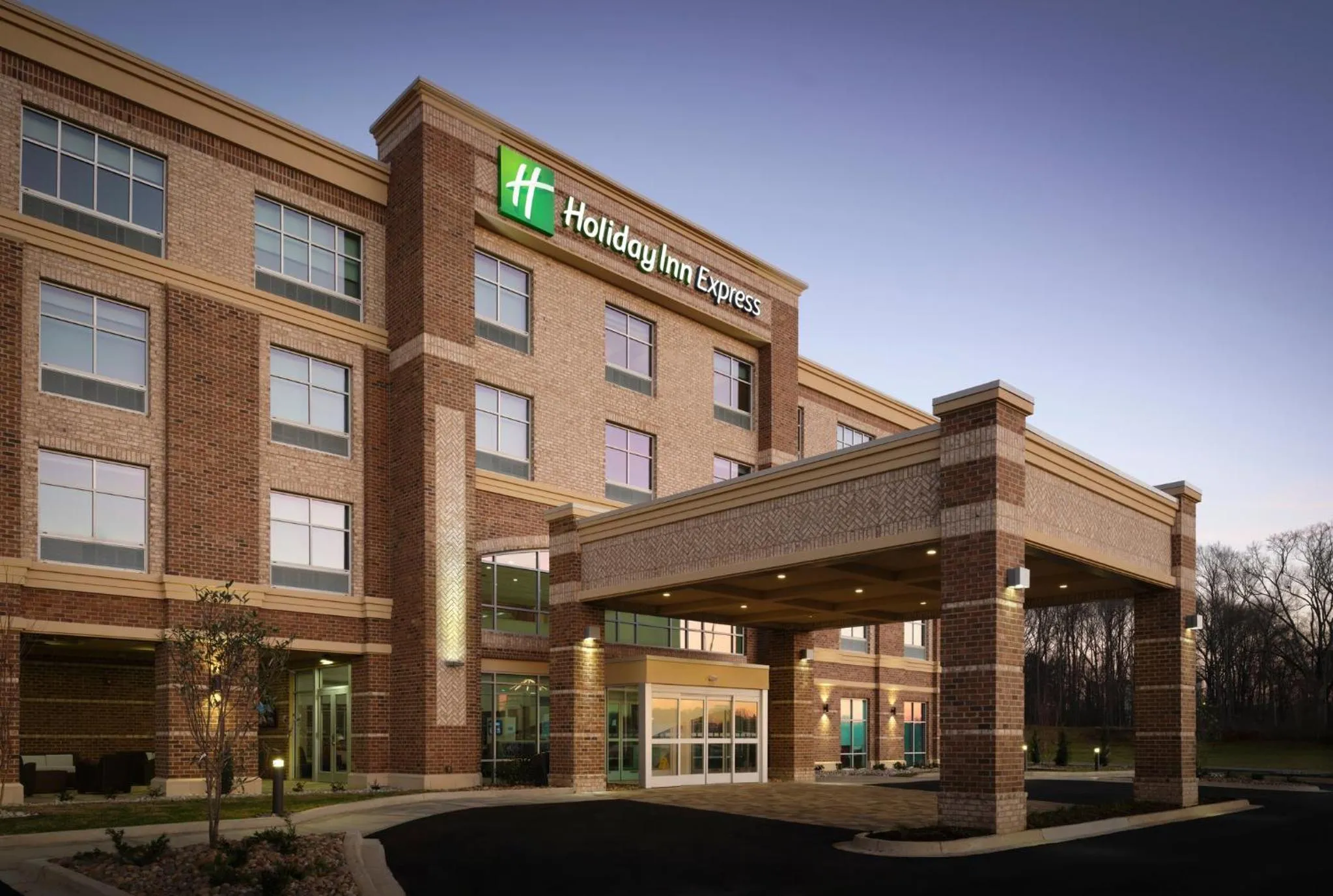 Property building in Holiday Inn Express - Jackson - Ridgeland by IHG