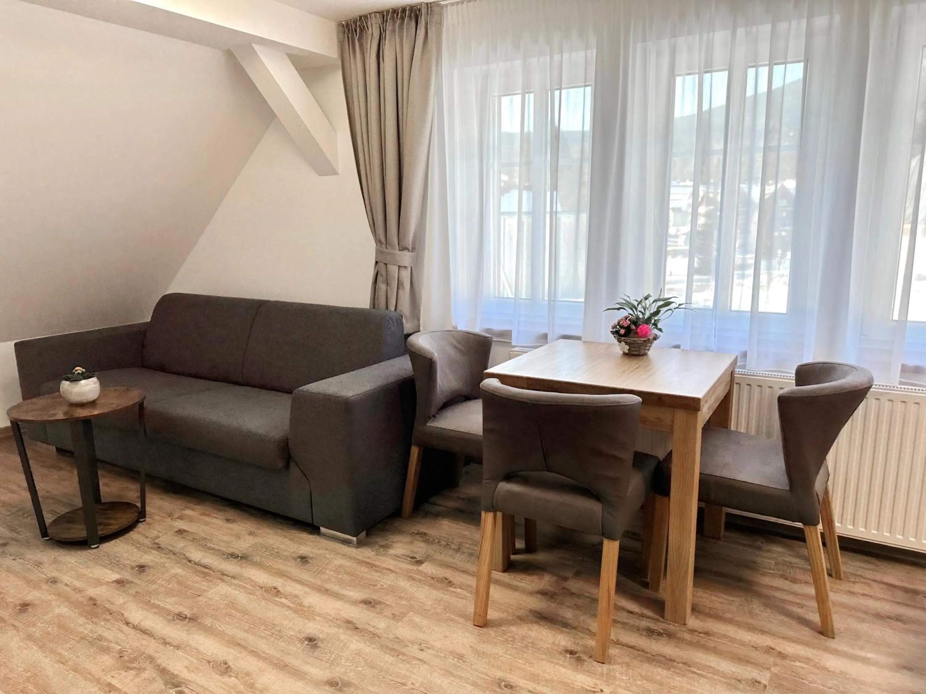 Seating area in SYNEK Pension