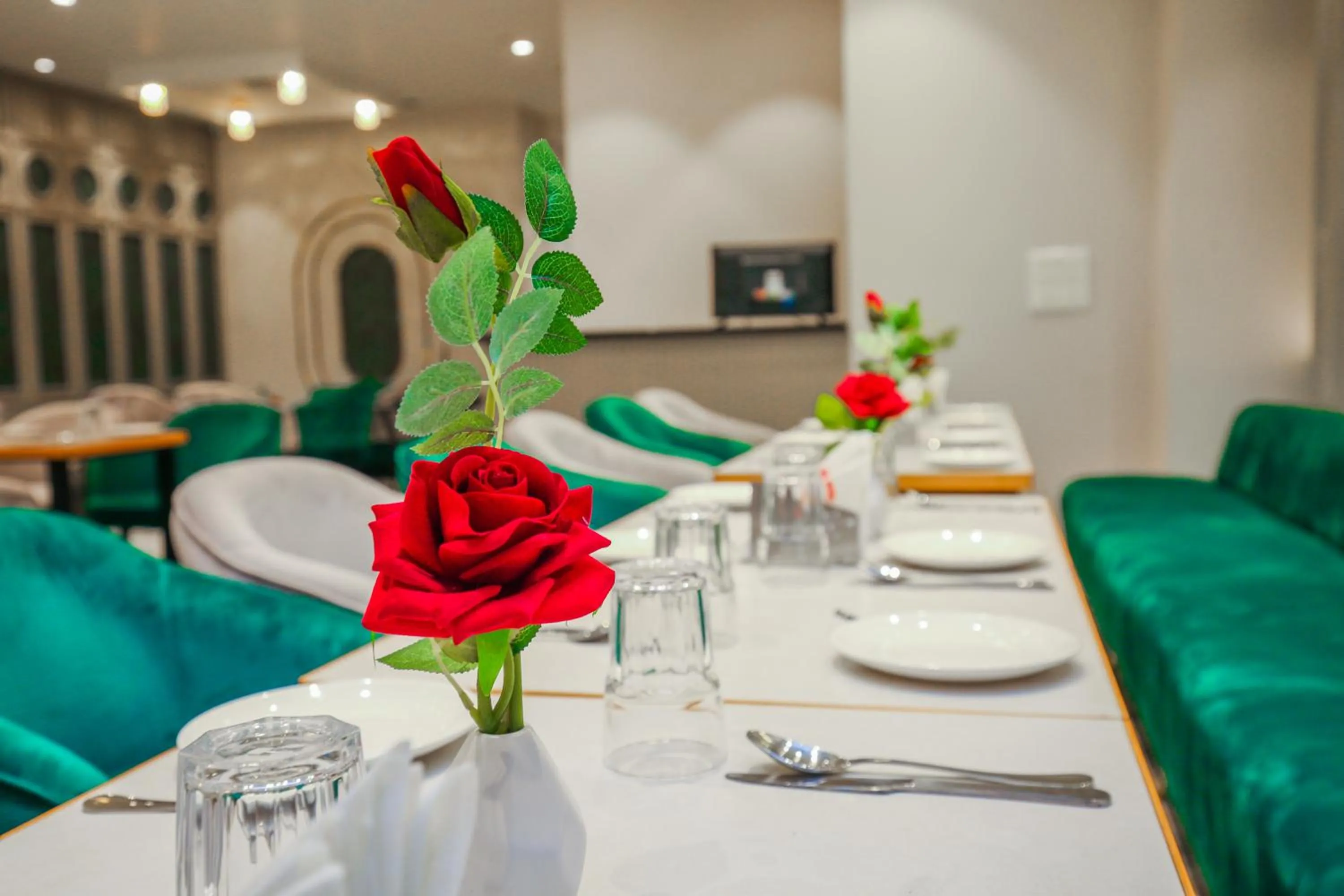 Restaurant/places to eat in Hotel Euphoria Green